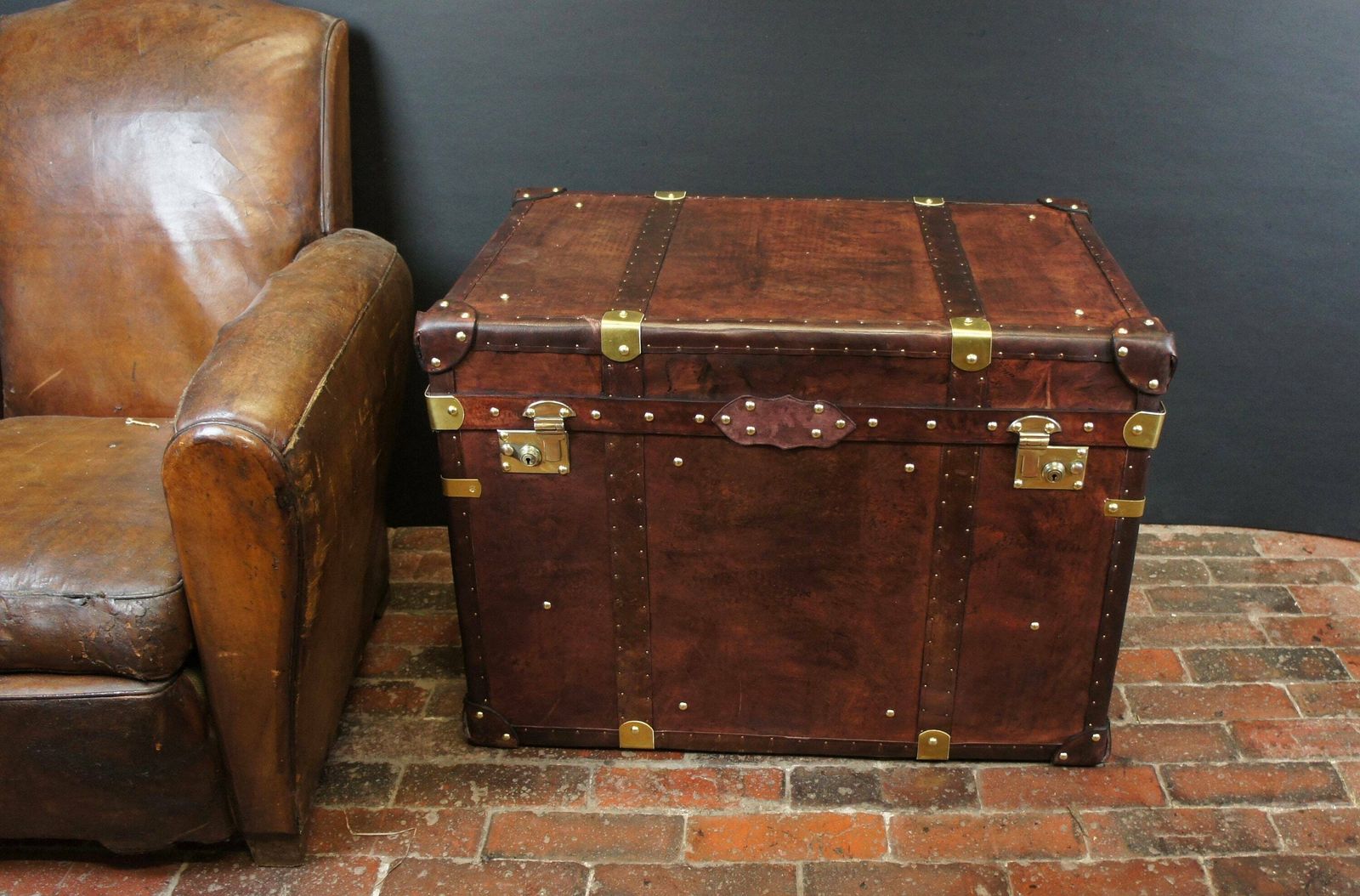 English Leather Coffee Table Trunk Home Decor Living Room Interiors photo 1030.0