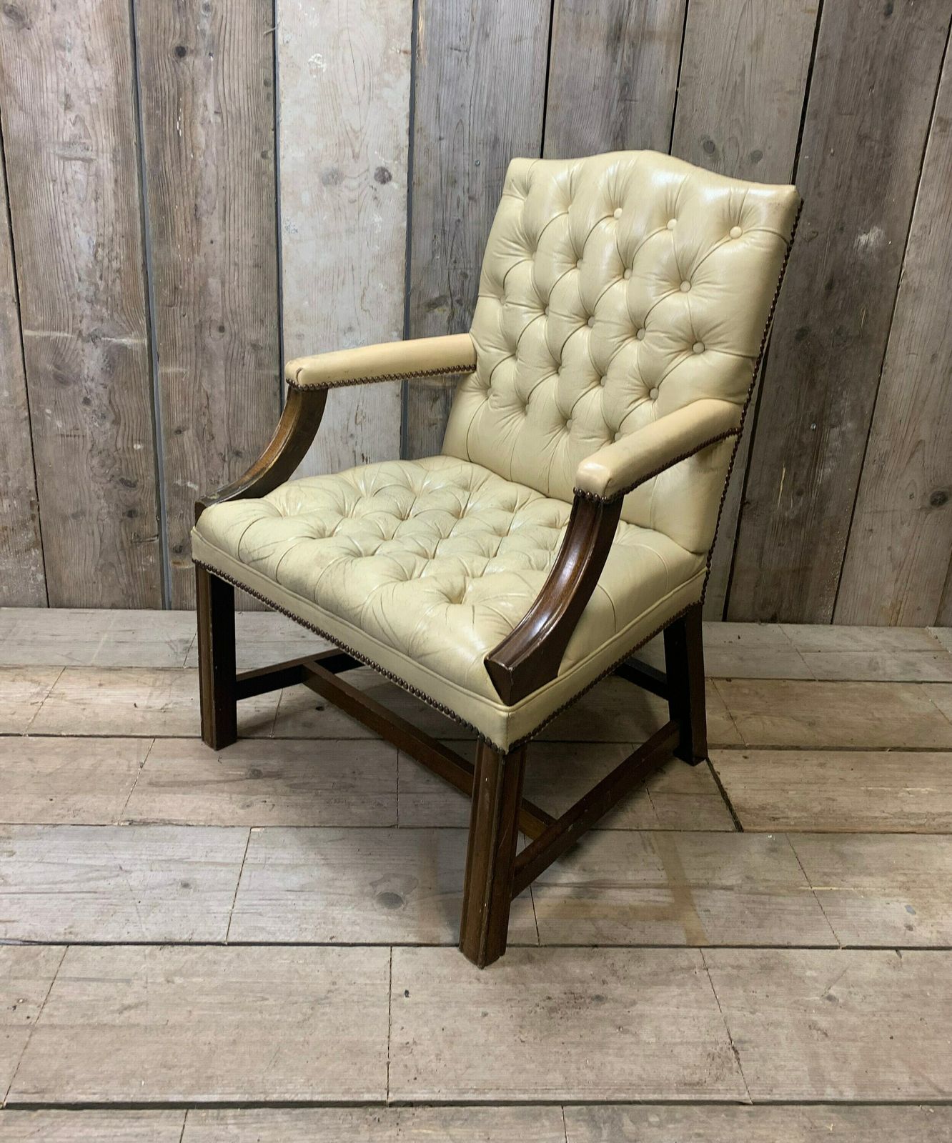 Antique Leather Cambridge Chair Seating Home Decor Interiors photo 915.0