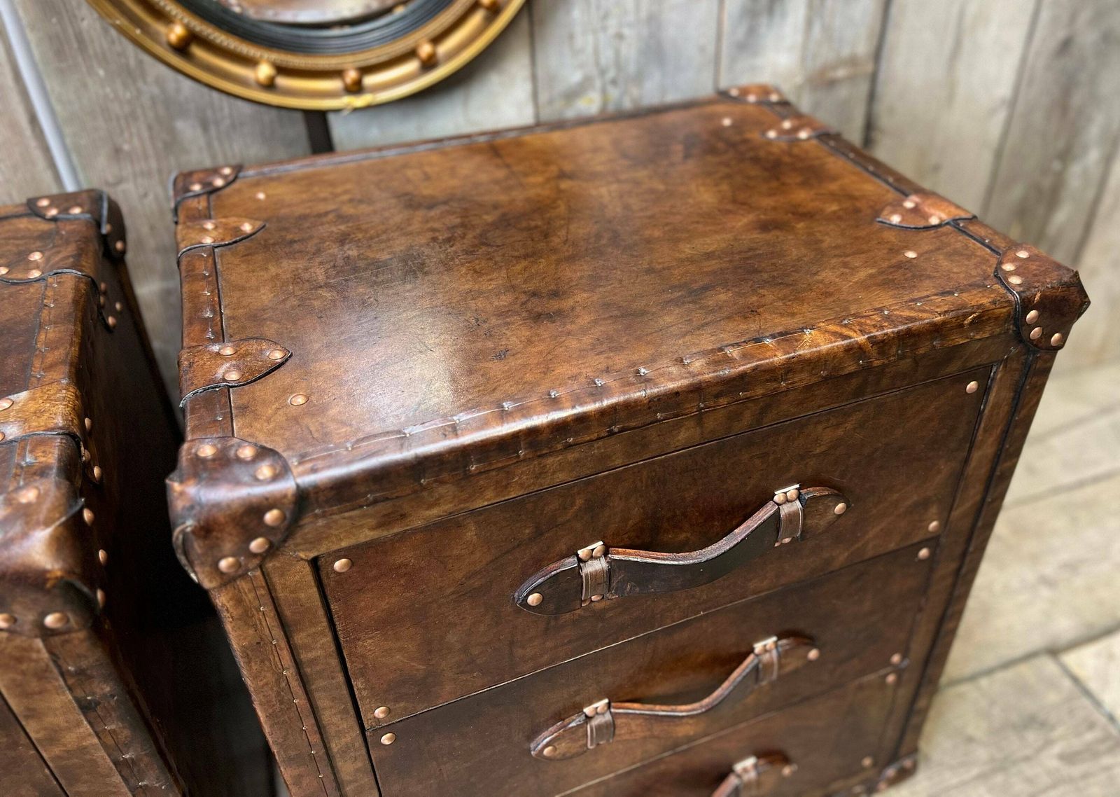 Bedroom Vanities, Luxury Leather Nightstands , Bespoke Furniture photo vinterior