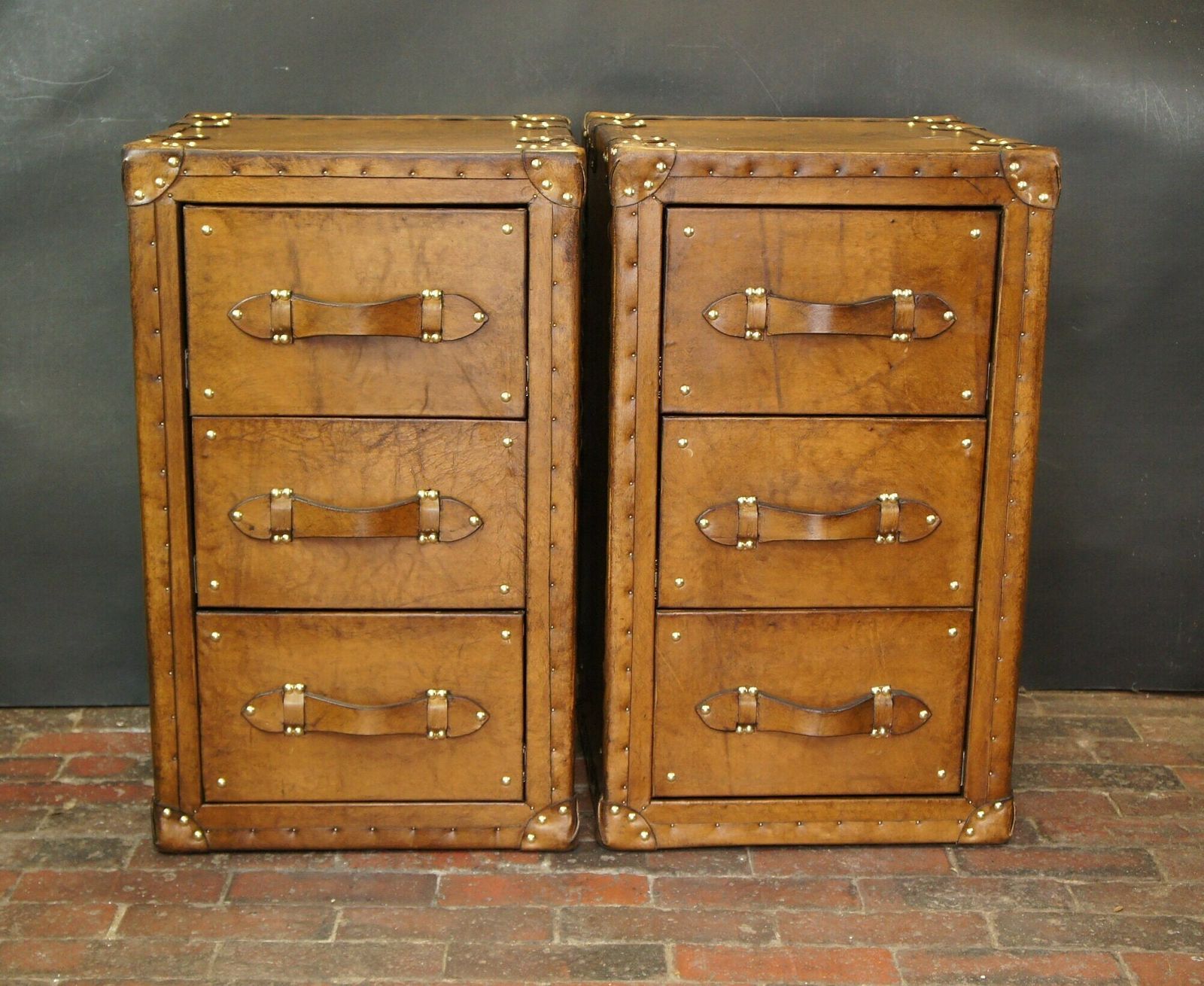 London Leather Nightstands, Luxury Handmade Console Tables, Bedroom Side Tables, Luxury Leather Craft photo vinterior