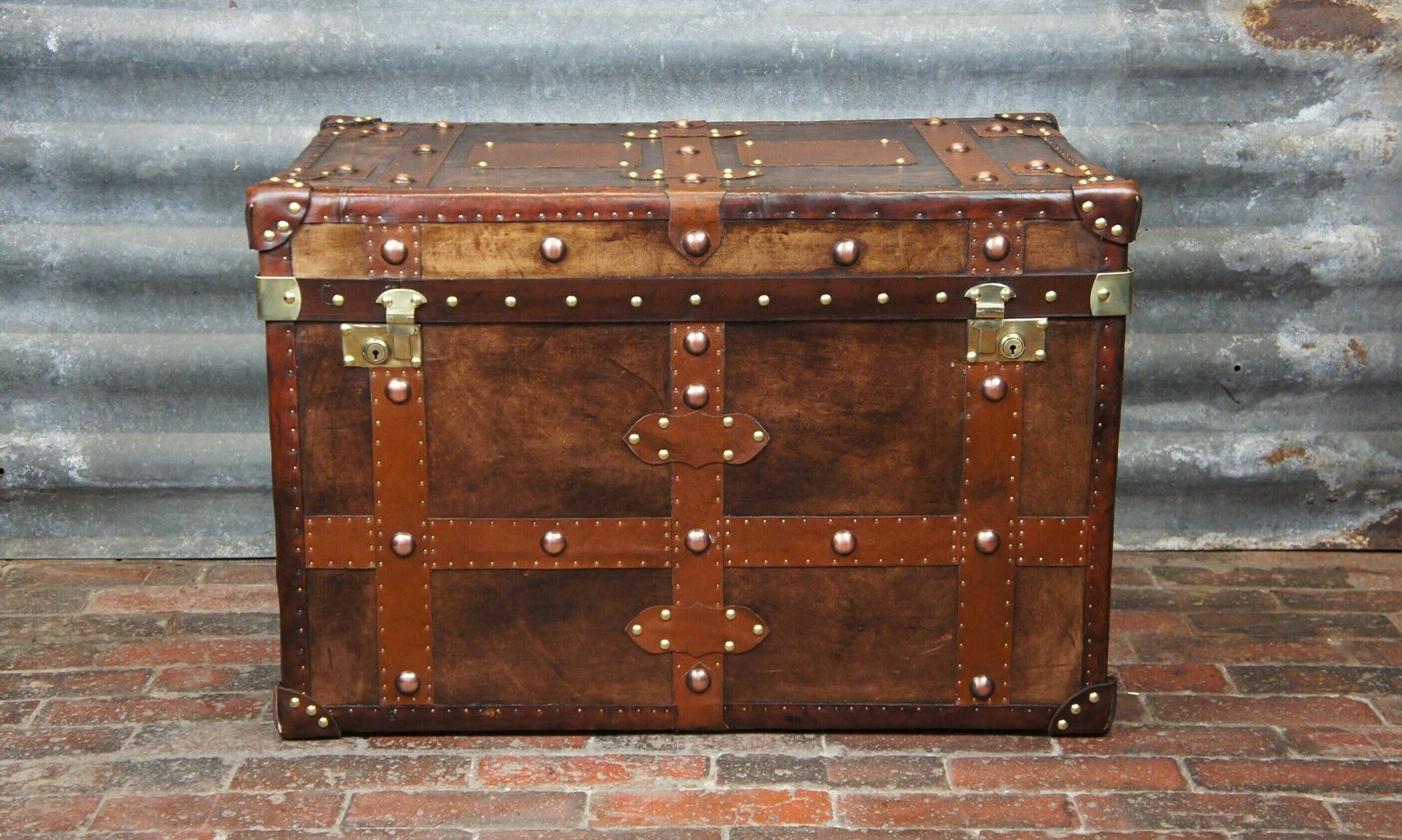 photo furniture Antique Inspired English Leather Steamer Trunk Interior Coffee Table End Table
