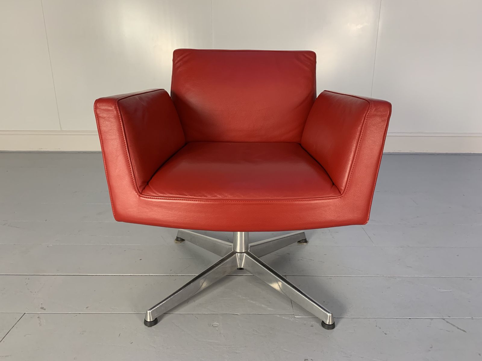 1 Poltrona Frau “Chancellor” Swivel Armchair – In Red “Pelle Frau Sc” Leather