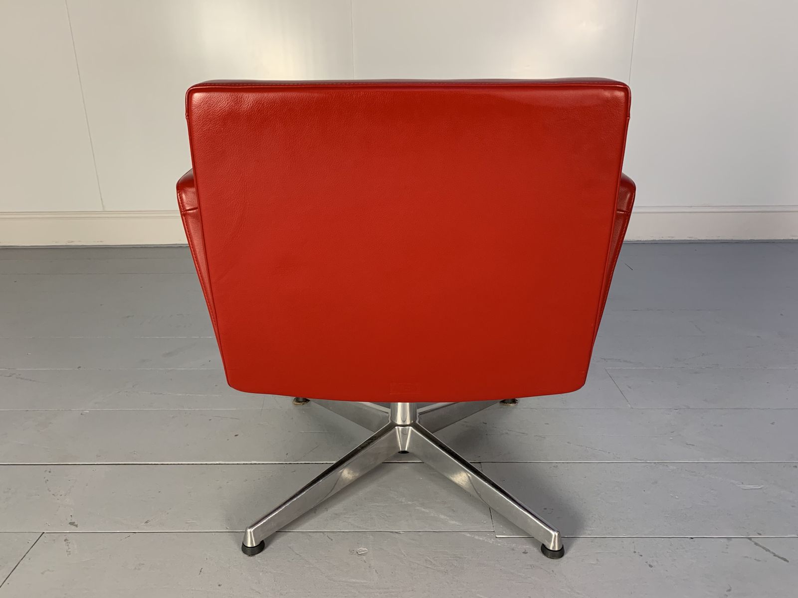 1 Poltrona Frau “Chancellor” Swivel Armchair – In Red “Pelle Frau Sc” Leather photo furniture