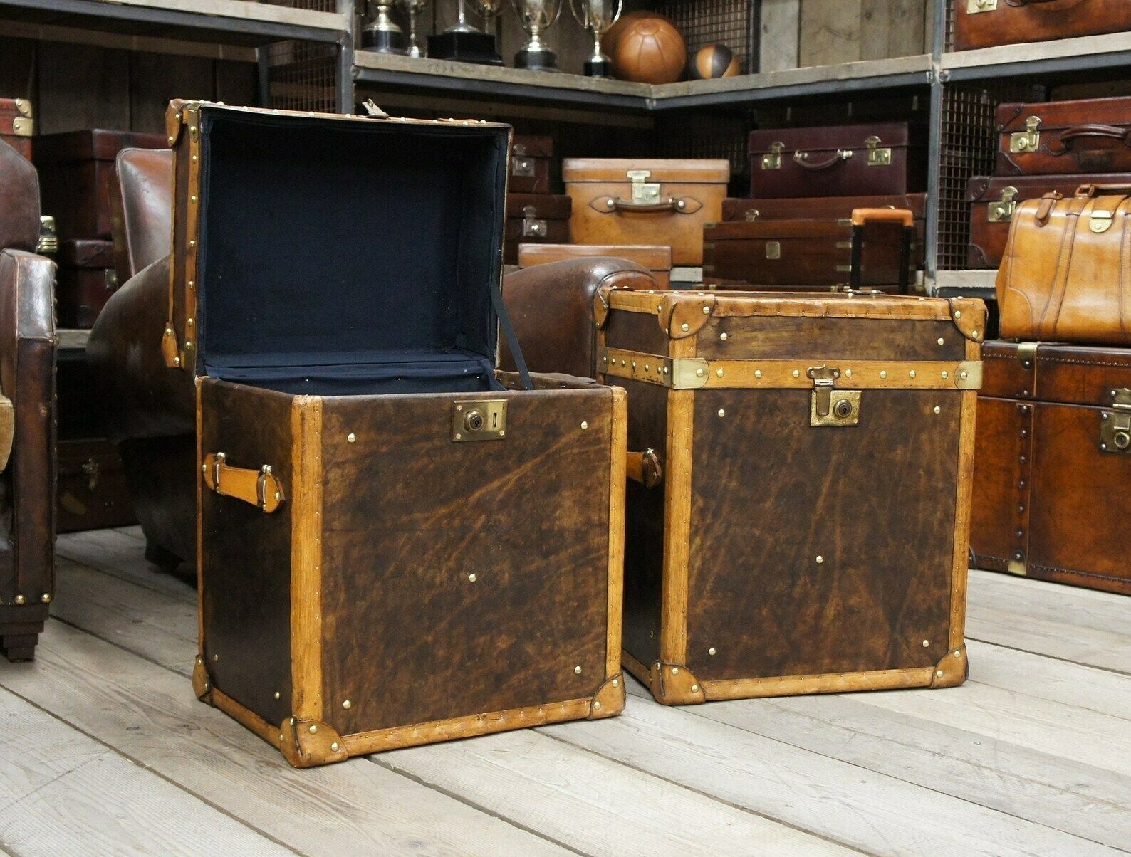 Dark Brown Tan Leather Trimmed Occasional Nightstands Vanities Trunks Chests Home Decor photo buy