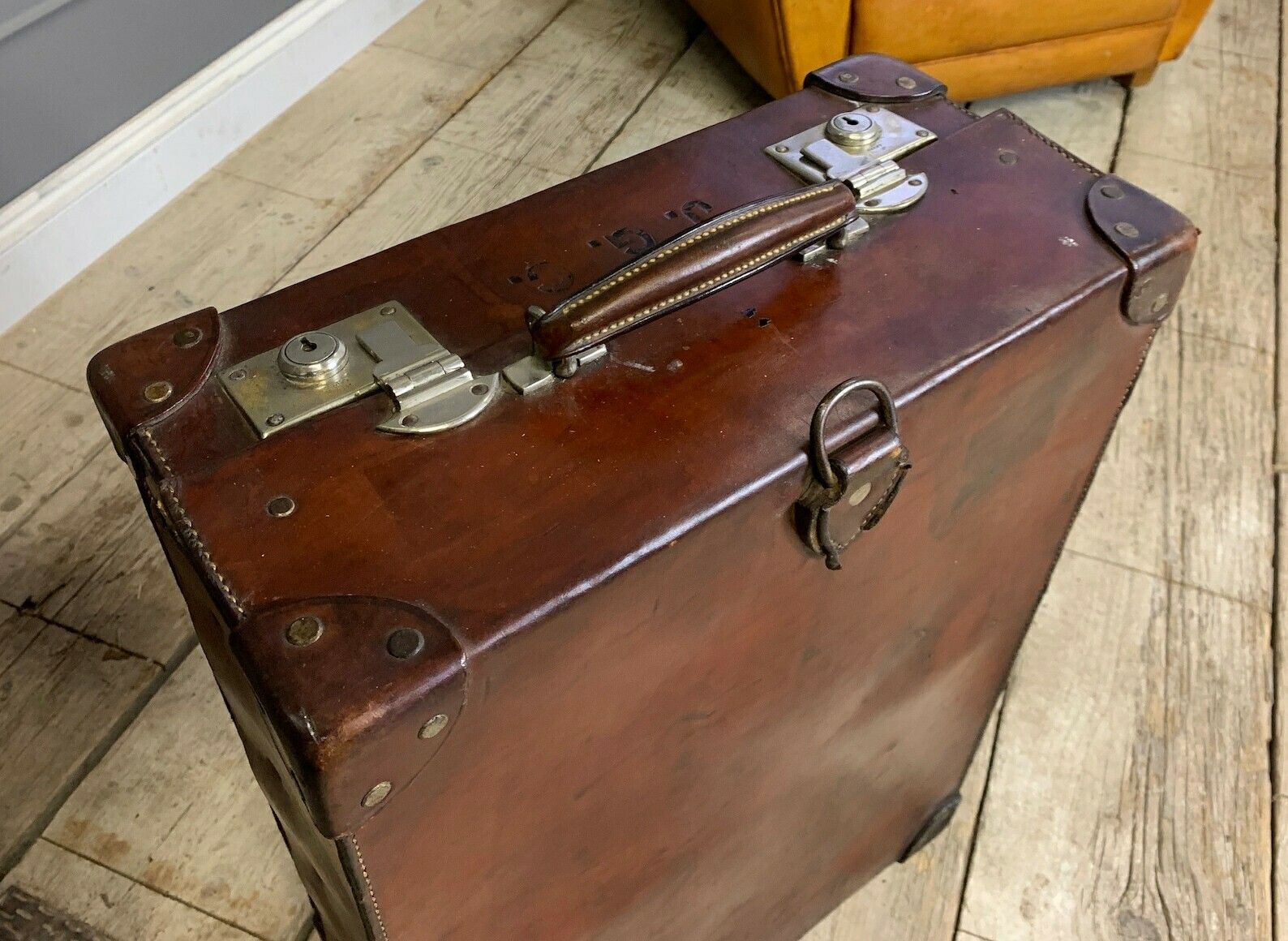 Luxury English Leather Large Shoe Trunk 12 Pairs photo Furniture