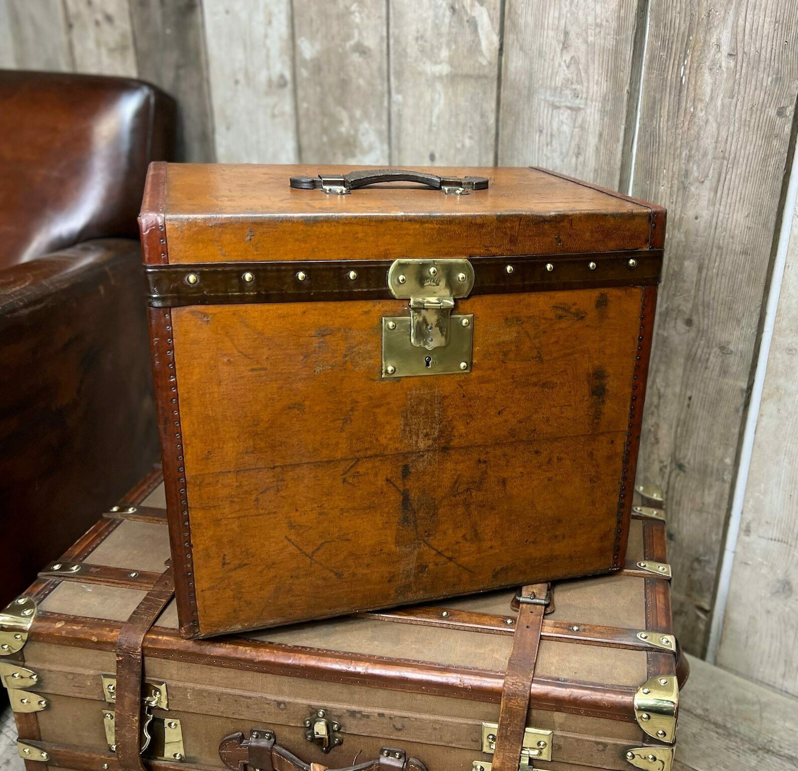 Luxury Moynat Antique Hat Box Travel Trunk Luxury Luggage Travel Intriors photo for sale