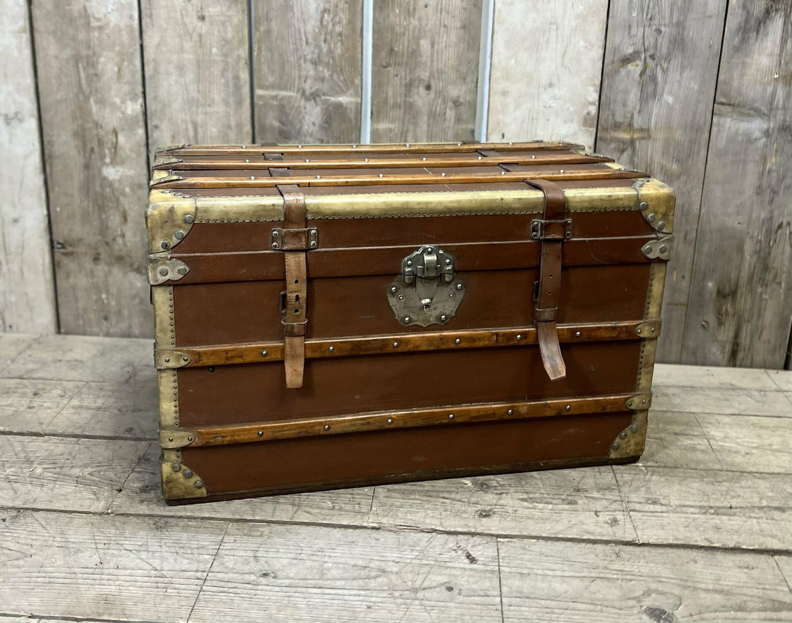 Amazing French Luxury Travel Trunk Coffee Table Bed End Table 2 Trays Cast Fittings