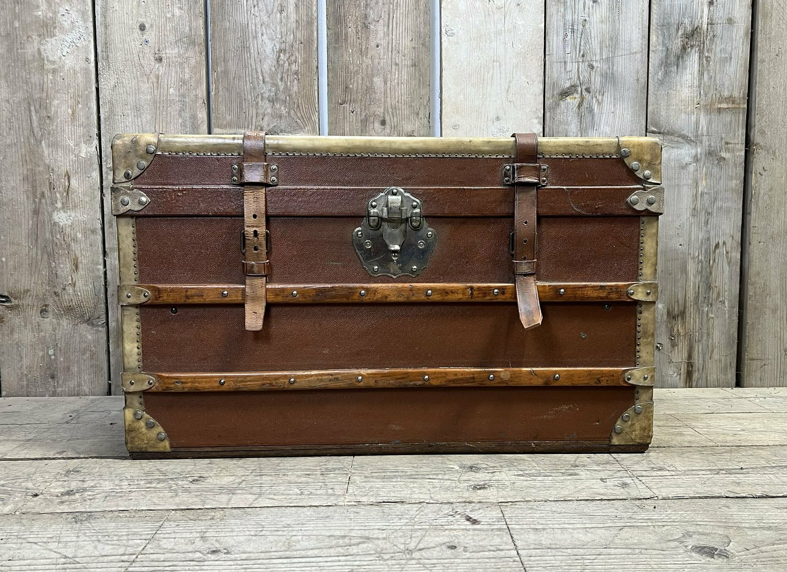 photo furniture Amazing French Luxury Travel Trunk Coffee Table Bed End Table 2 Trays Cast Fittings