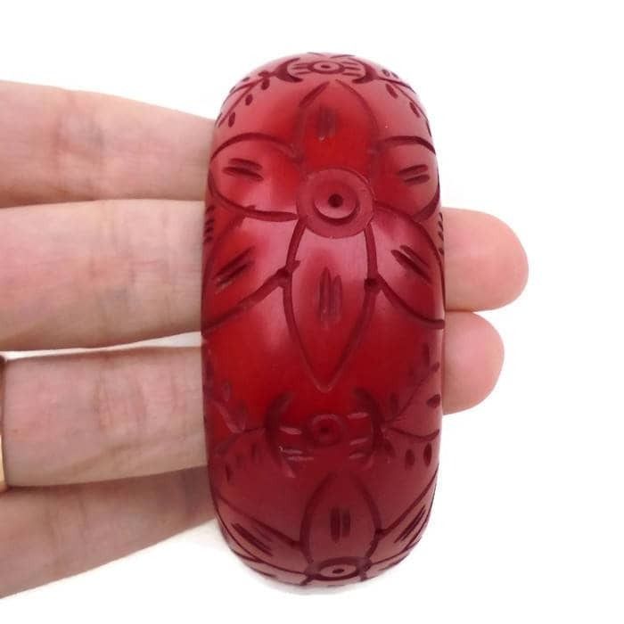 Red Bakelite Carved Bangle With Floral Design/Chunky Red Bakelite Carved Bangle/Pin Up Bangle/Early Plastics Bangle/Runaway Bangle photo 65.0