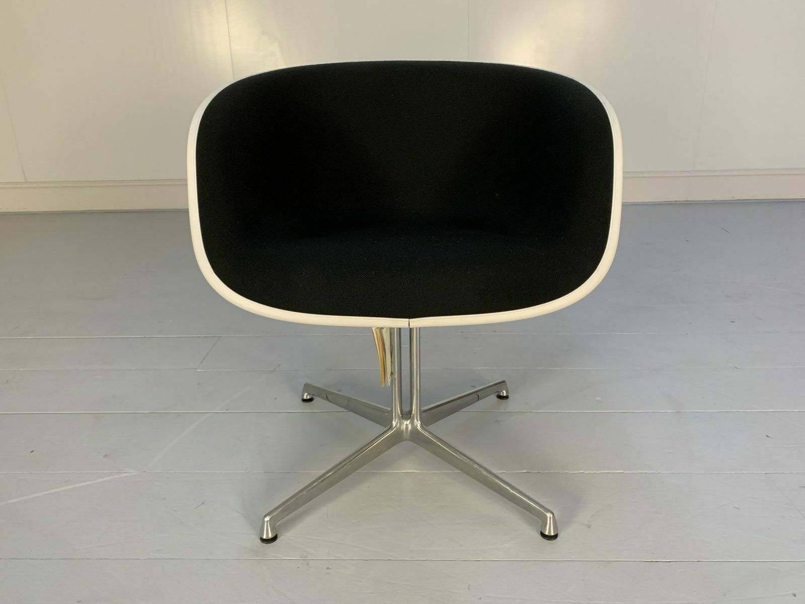 Vitra “La Fonda” Eames Chair & Marble Table – In Black Hopsack photo Furniture