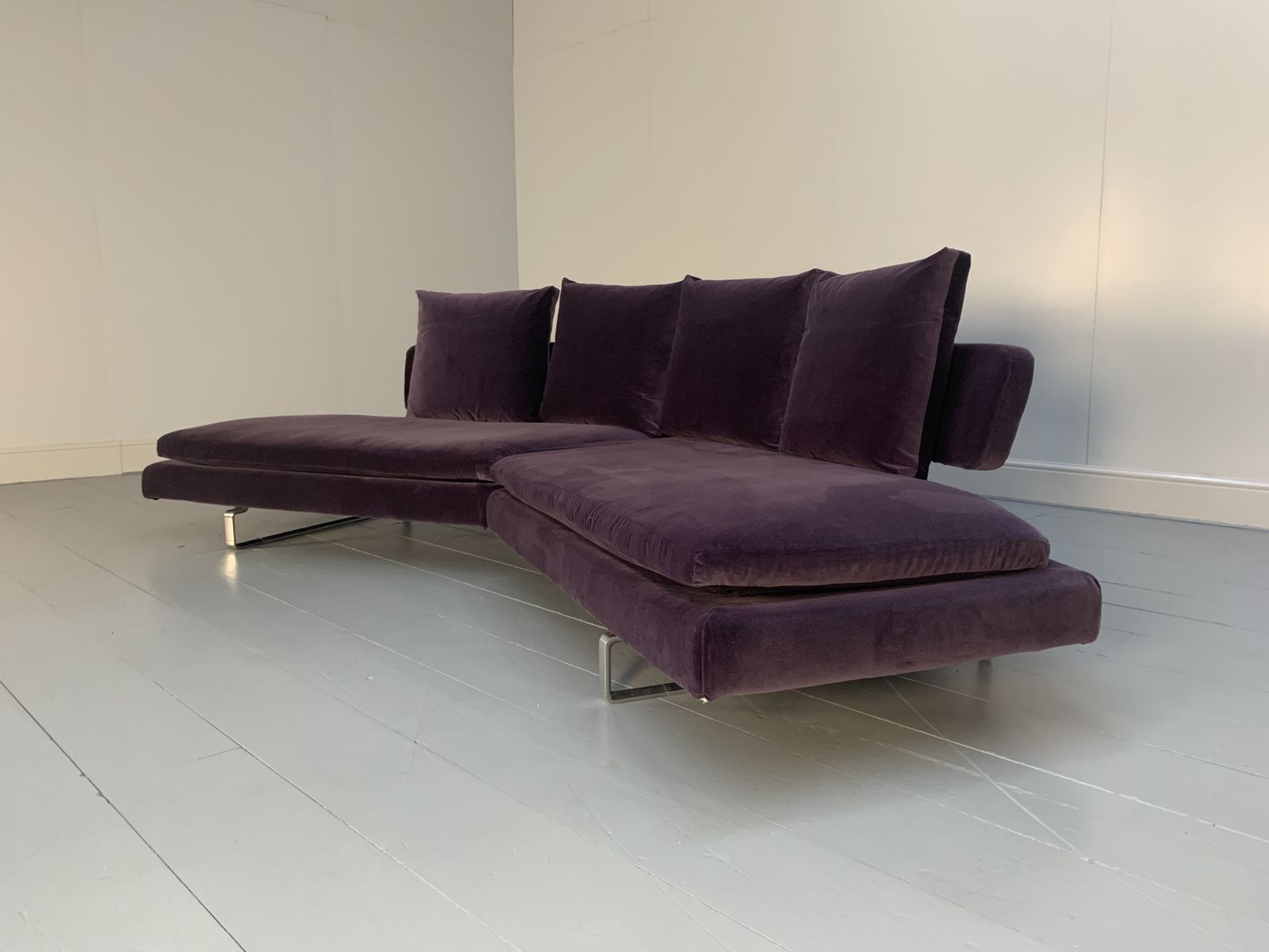 B&B Italia “Arne A252c 1” 4 Seat Curved Sofa – In Purple Velvet photo Furniture