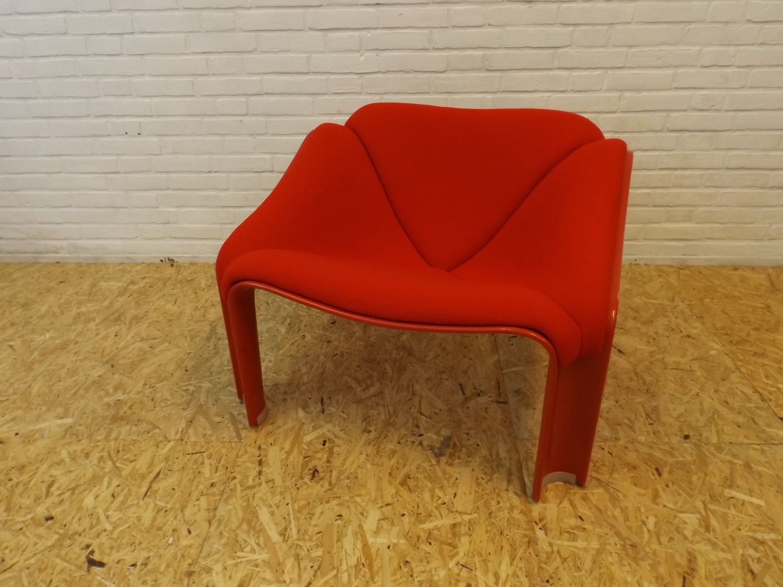 Artifort 300 Lounge Chair Pierre Paulin photo furniture