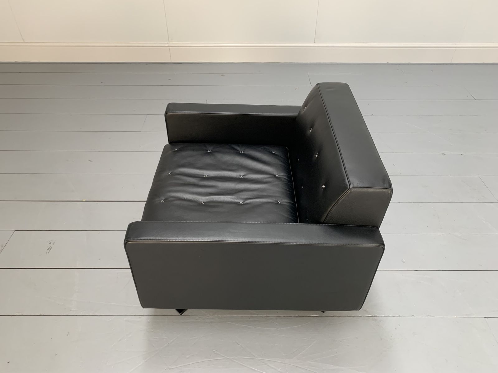 photo furniture Rare Immaculate Poltrona Frau “Kennedee” Armchair In Black “Pelle Frau Sc” Leather