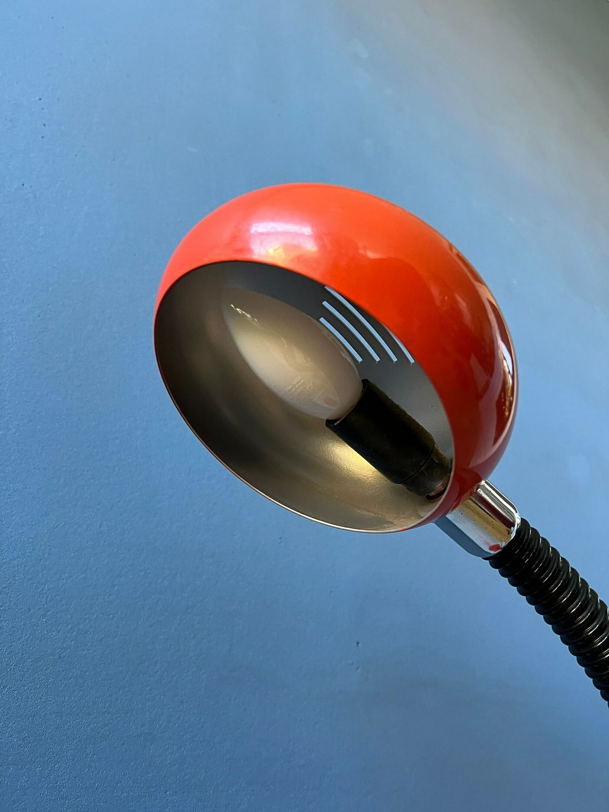 photo for sale Rode Flexibele/Verstelbare Mid Century Space Age Ufo Tafellamp
