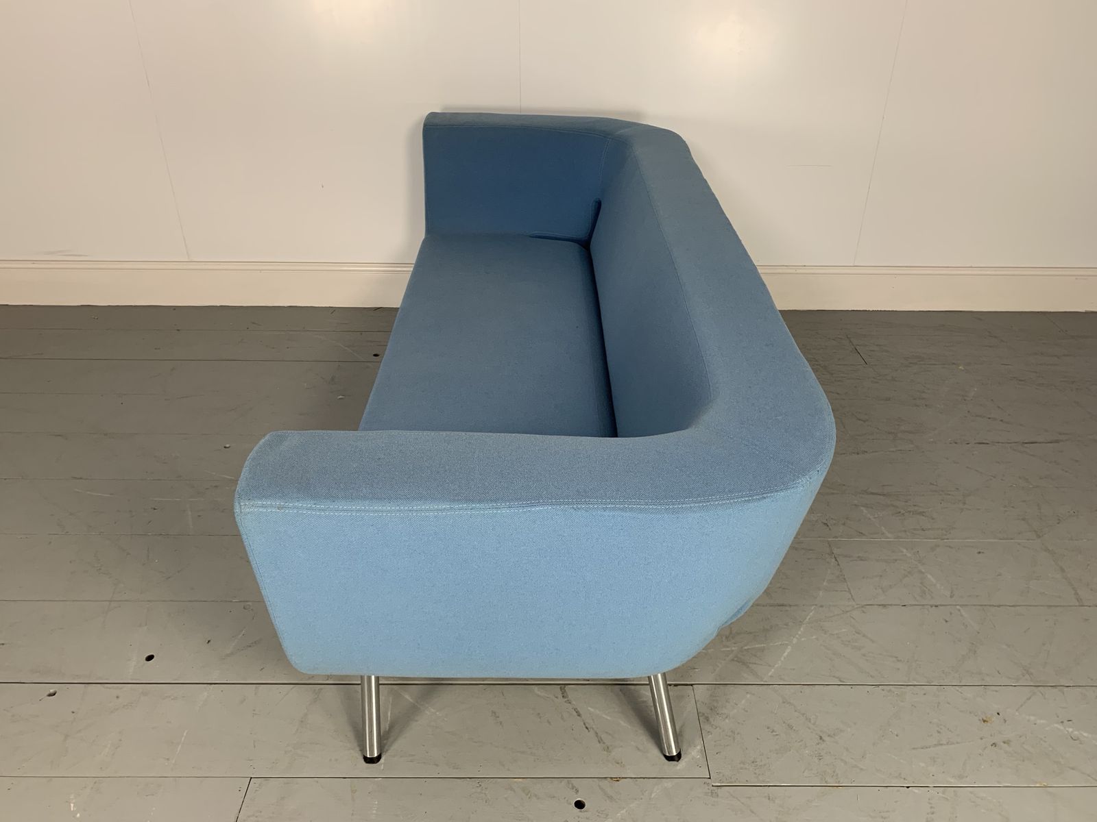 photo furniture Rare Superb Artifort “Bono” Large Sofa In Mid Blue Kvadrat Wool Fabric