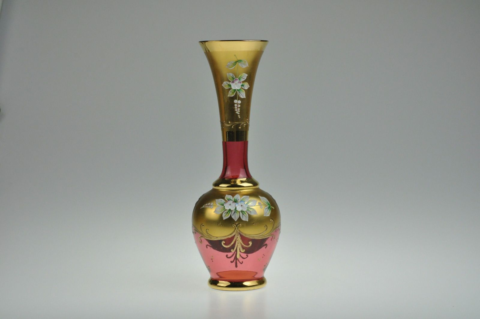 Vintage Glazen Vaas Met Email En 24k Goud, Tsjechisch Glas, Kunstglas, Handgemaakt, Emailvaas, Rode Vaas photo for sale