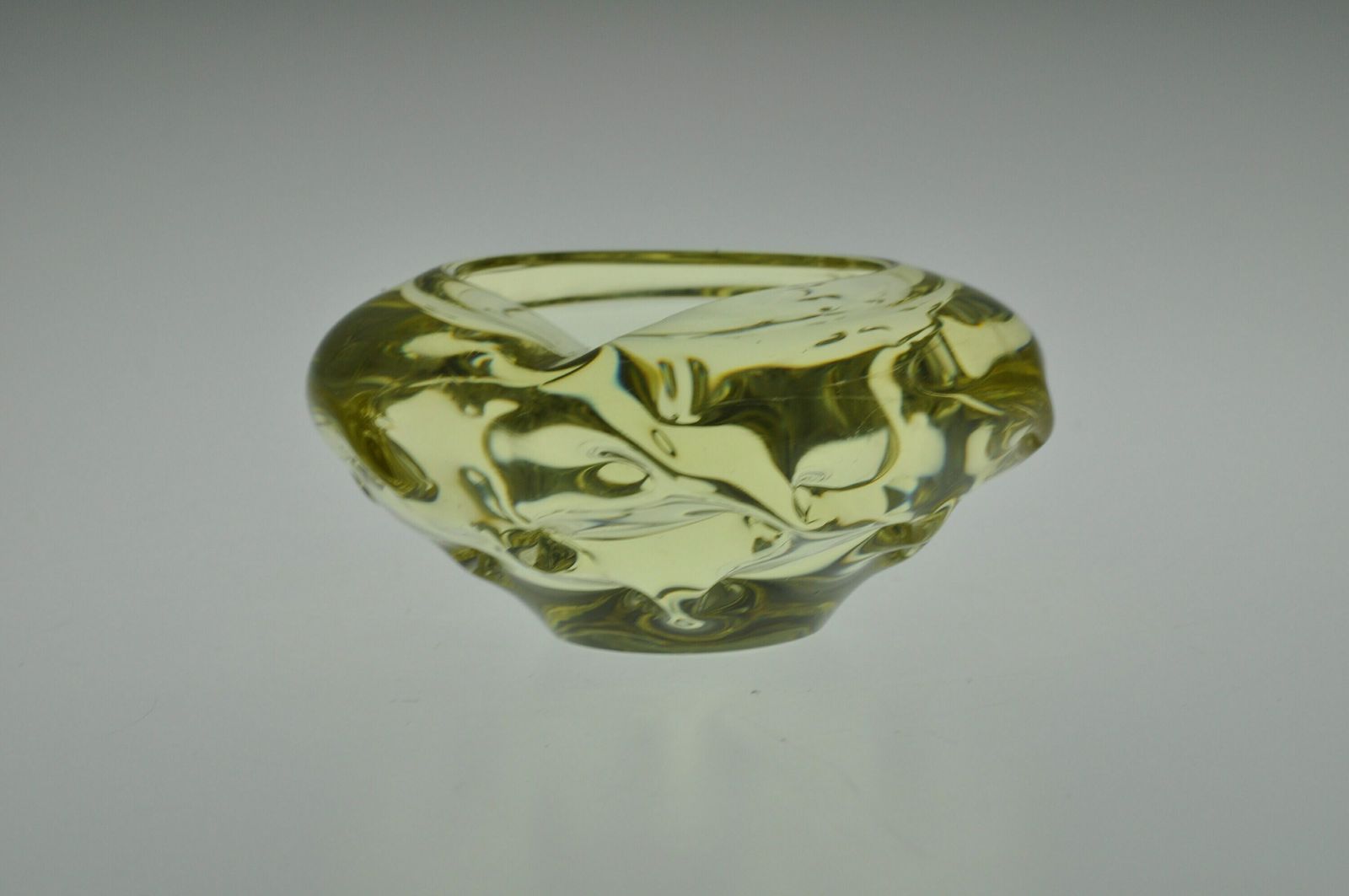 Miroslav Klinger Zbs Gele Glazen Asbak, Glazen Asbak, Mid Century Glas, Vintage Asbak, Boheems Glas, Tsjechisch Glas, Art Glass photo Woonaccessoires