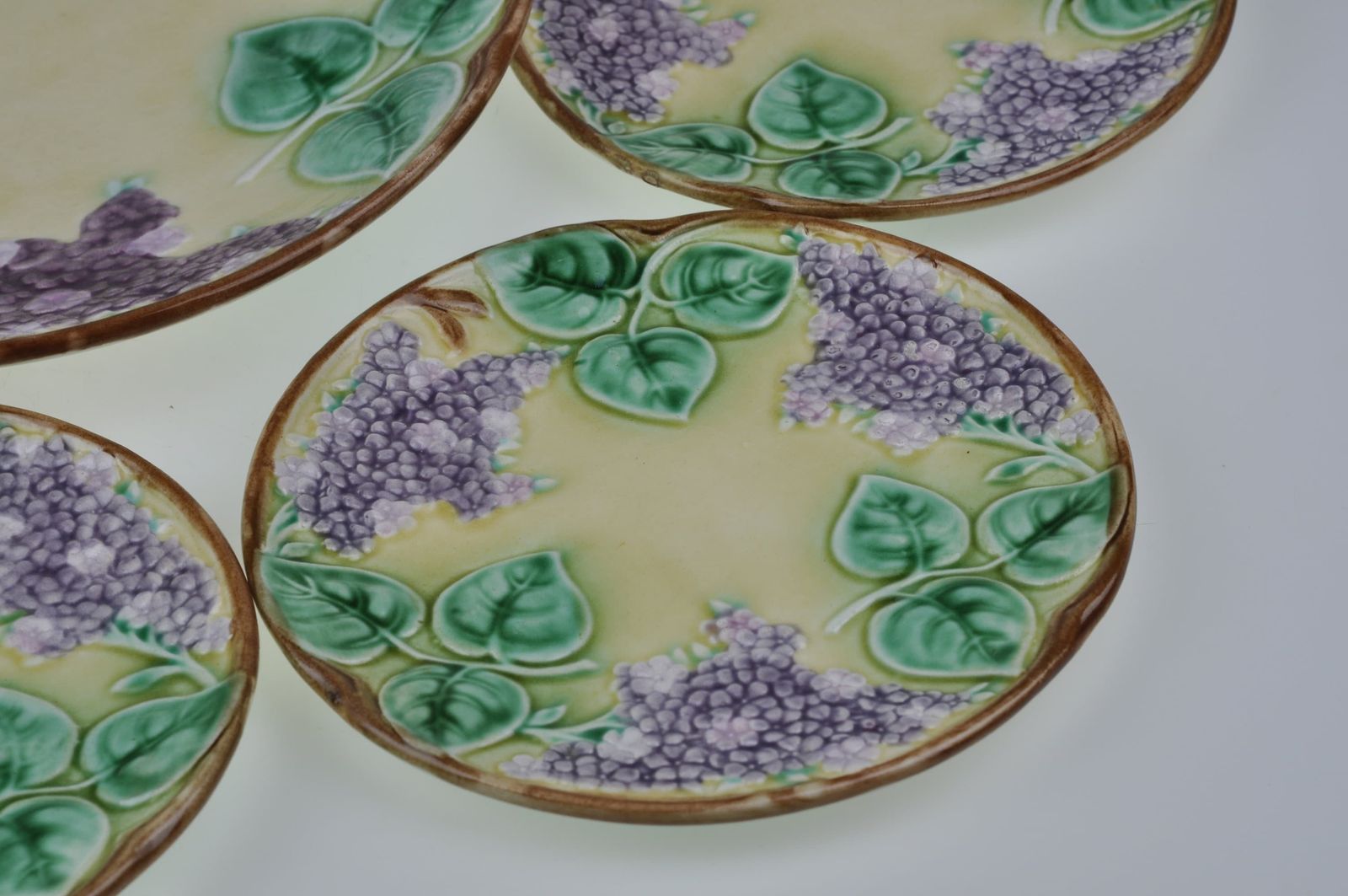 Set Keramische Borden | Tsjechisch Aardewerk | Bloemmotief | Antieke Borden | Vintage Borden | Setprijs photo for sale