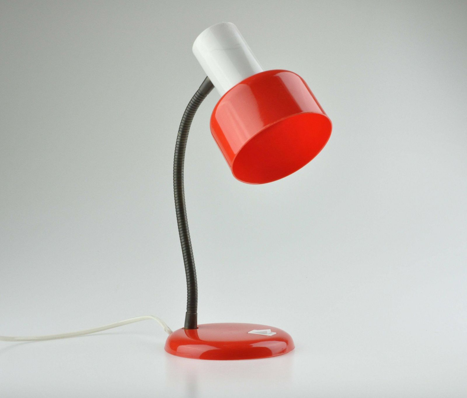 Mid Century Bureaulamp, Metalen Lamp, Metalen Bureaulamp, Tafellamp, Bureaulamp, Nachtkastlamp, Mid Century Lamp, Rode Lamp, Tafellamp