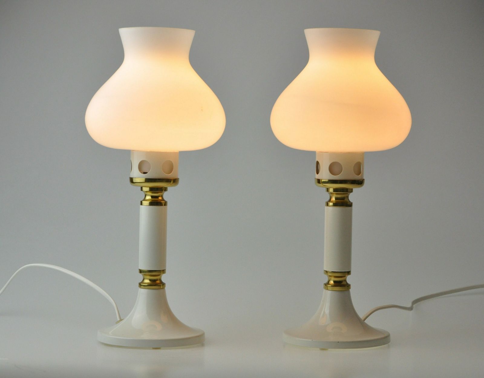 photo furniture Vintage Pair Of Lamps, Vintage Lamp Pair, Pair Table Lamps, Pair Lamps Vintage, Mid Century Lamp Pair, Mid Century Lamp, Pair Lamps