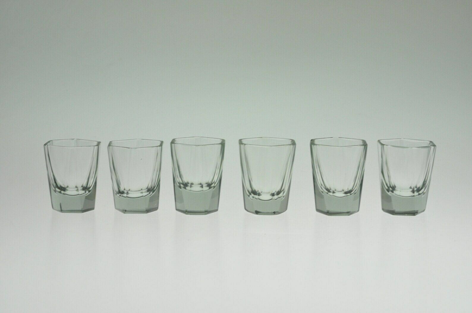 Set Van 6 Glazen, Shotglas, Shotglazen, Tsjechisch Glas, Vintage Glas photo furniture