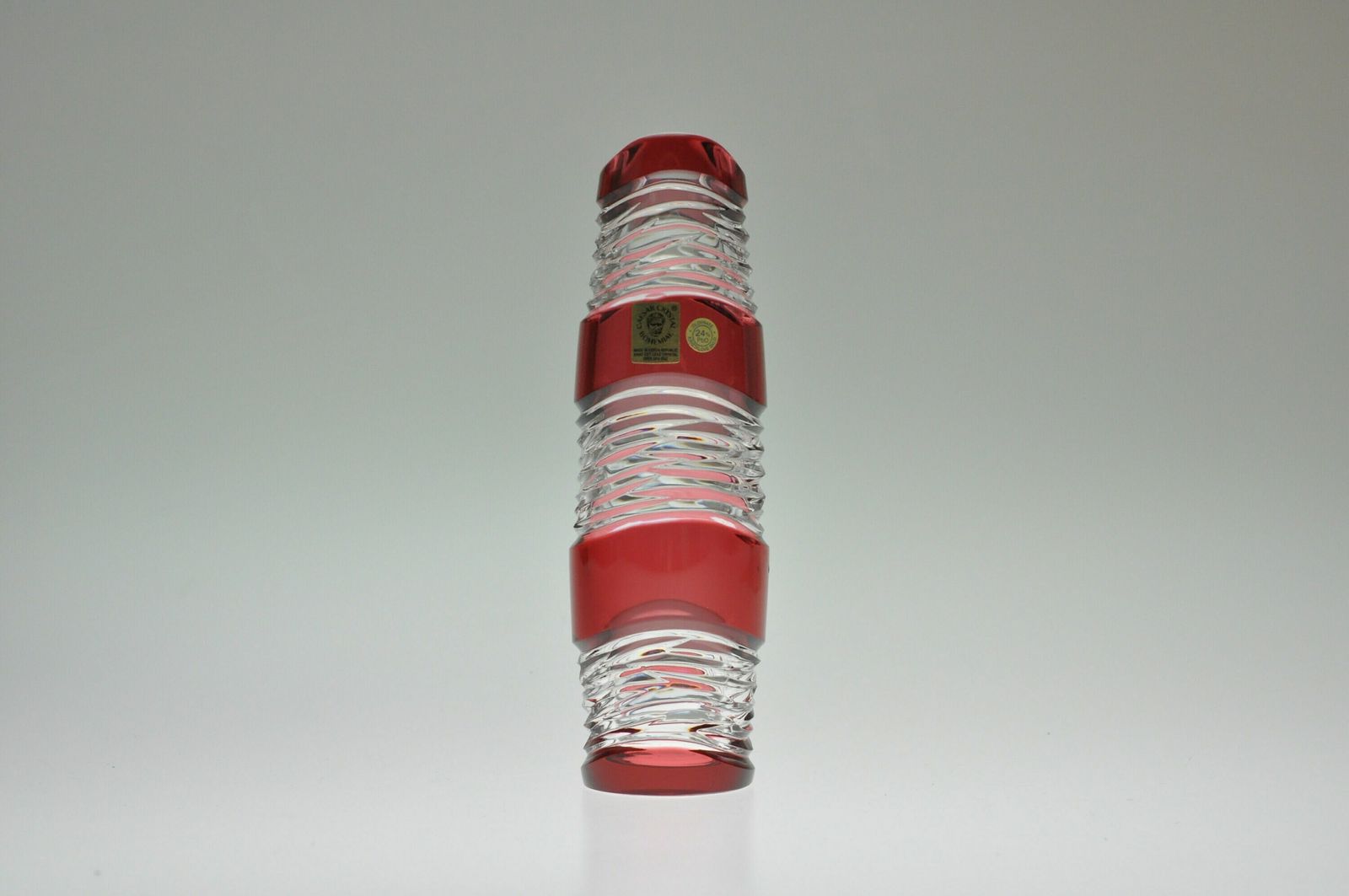 Rode Glazen Vaas, Tsjechisch Glas, Geslepen Vaas, Rode Vaas, Kunstglas, Vintage Glas, Boheemse Vaas photo furniture