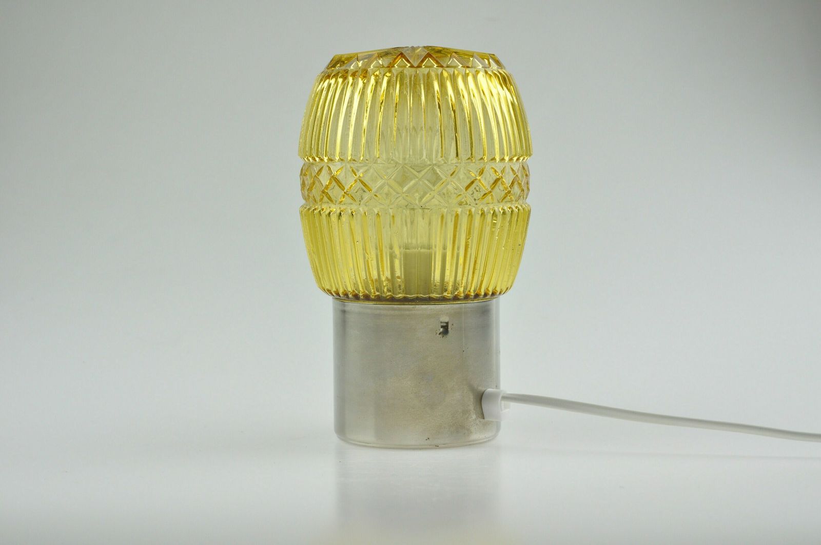 Mid Century Desk Lamp, Metal Lamp, Desk Metal Lamp, Table Lamp, Desk Lamp, Bedside Lamp, Mid Century Lamp, Yellow Lamp, Table Light photo vinterior