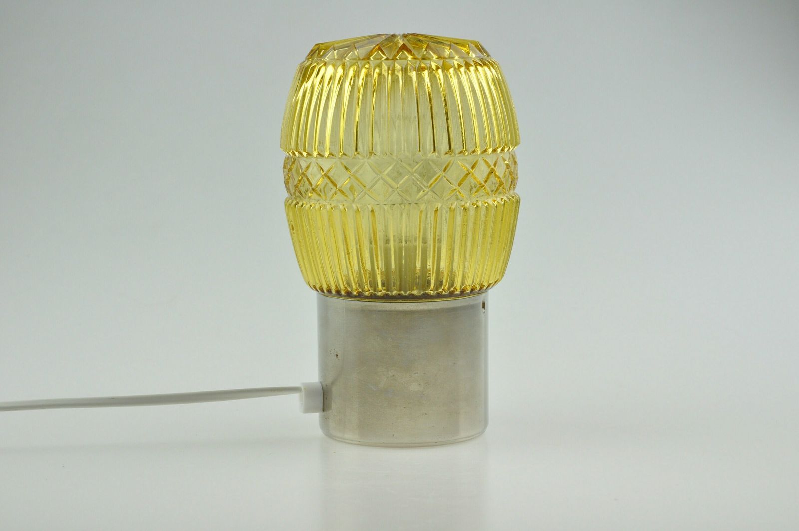 Mid Century Desk Lamp, Metal Lamp, Desk Metal Lamp, Table Lamp, Desk Lamp, Bedside Lamp, Mid Century Lamp, Yellow Lamp, Table Light photo vintage