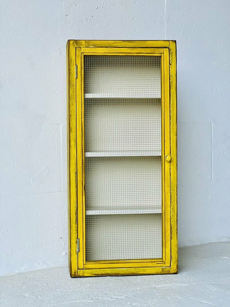 Vintage Wandkast Met Gaaswerk photo 380.0