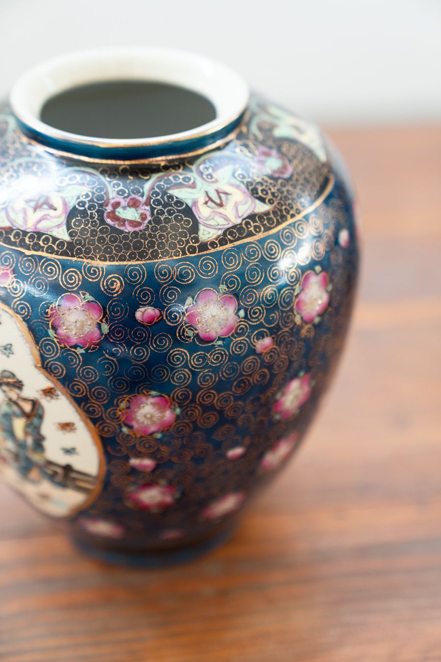 Japanese Porcelain Vases, Meiji Period, 19th Century Oriental Porcelain Art, Set Of 2 photo vinterior