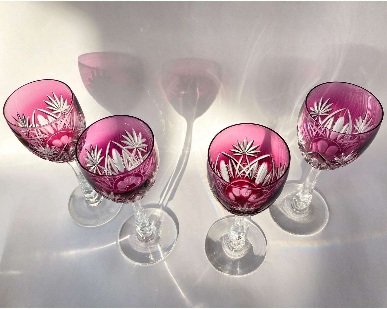 Val Saint Lambert Wijnglazen | Annette Lubin | Color Overlay In Zeldzaam Roze | 8 Stuks | 1904–1905 photo furniture