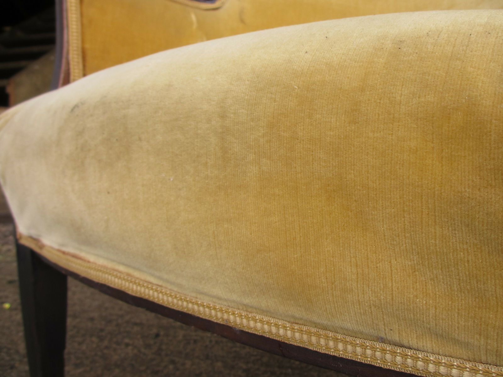 photo furniture 19th Century Mahogany Framed Upholstered Tub Armchair
