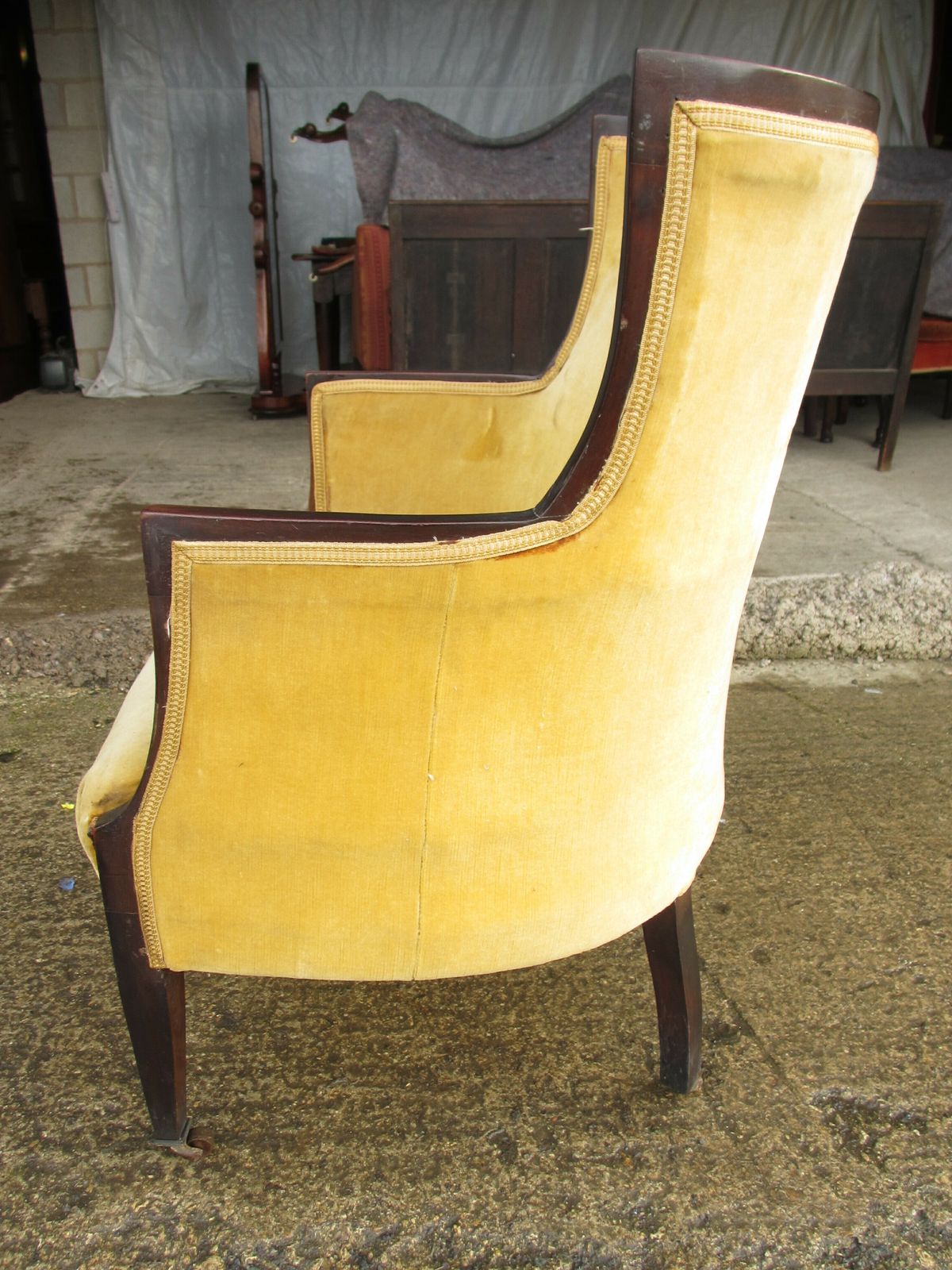 photo vinterior 19th Century Mahogany Framed Upholstered Tub Armchair