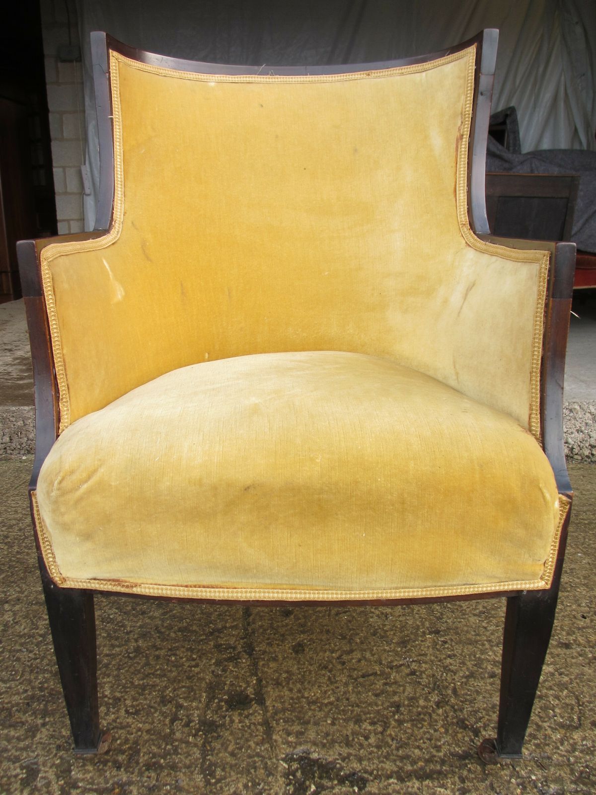 photo vintage 19th Century Mahogany Framed Upholstered Tub Armchair