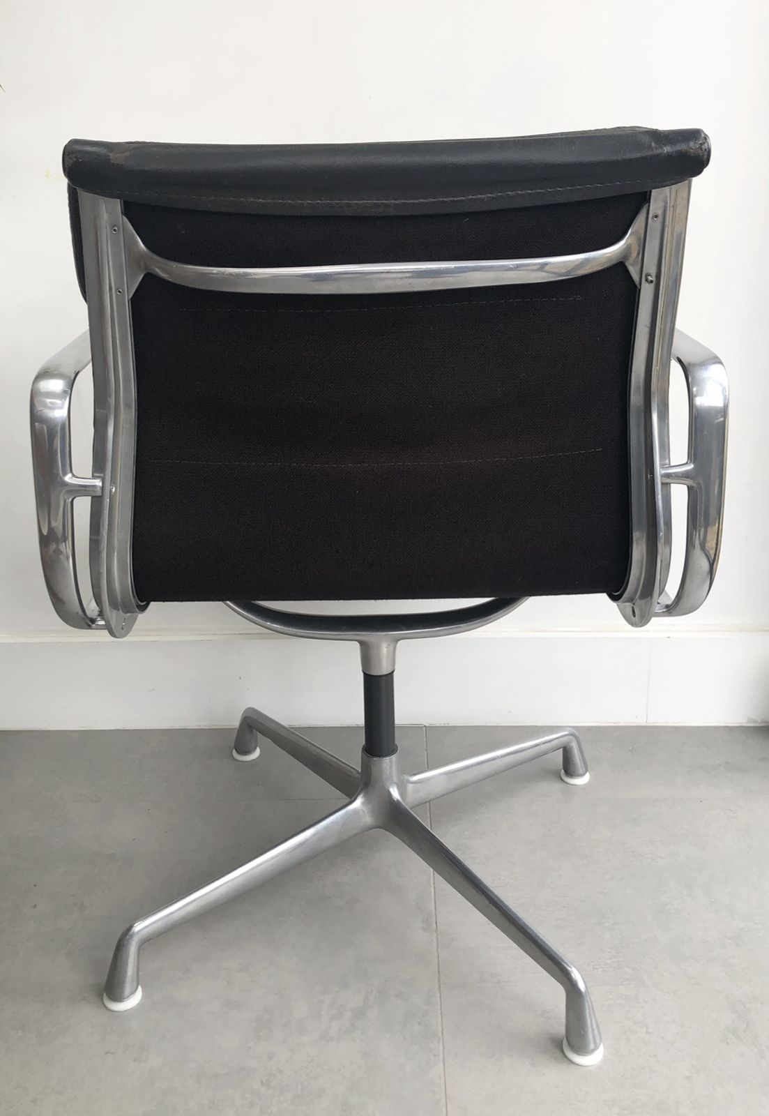 Vintage Eames Leather Swivel Office Chair Black Herman Miller Ea208 (3 Available) photo vinterior