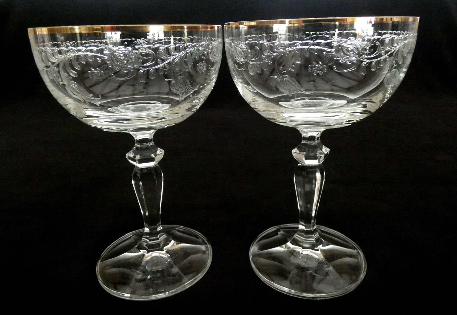 1 Stuk. Antiek Italiaans Champagnecoupe, Gegraveerd Kristal Met Gouden Rand – Vintage Verzamelobject, Begin 20e Eeuw photo for sale