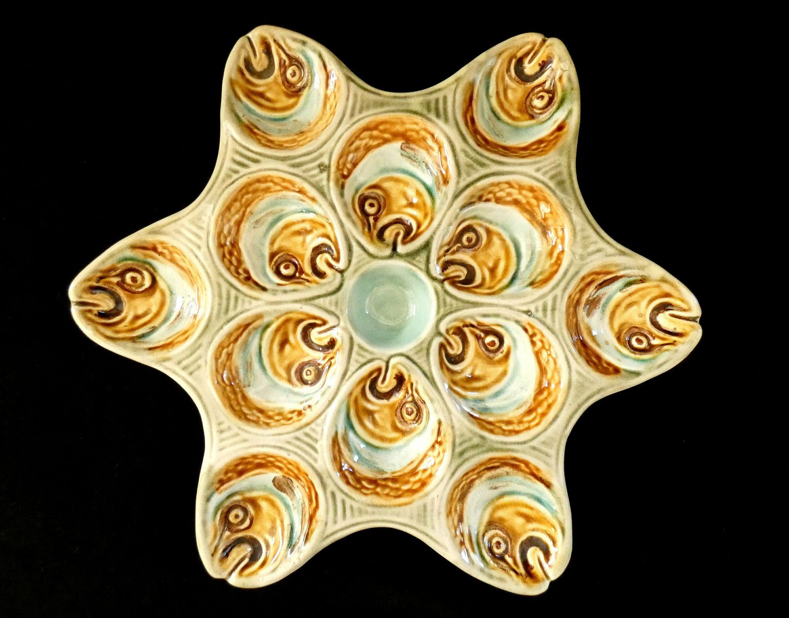 19e Eeuws Majolica Viskoppen Oesterbord Antiek Frans Keramiek Palissy Stervormige Schaal photo vinterior