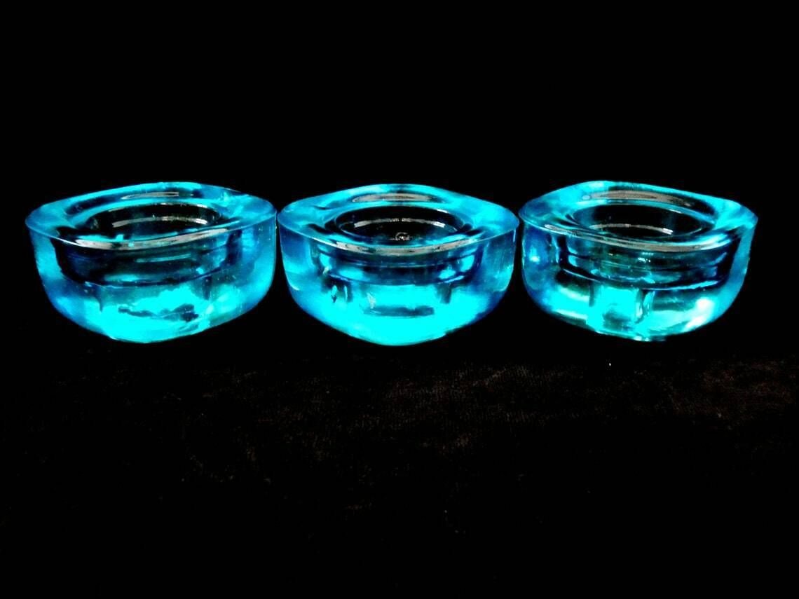 3 Vintage Franse Kandelaars Van Turquoise Glas – Art Deco Stijl, Retro Blauwe Theelichthouders, Aqua Kandelaars photo vinterior