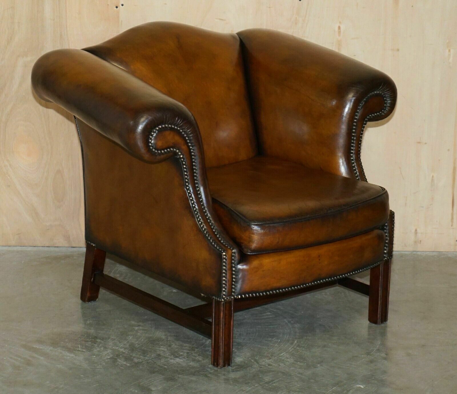 photo vinterior Fine Antique Regency Humpback Style Restored Brown Leather Sofa Armchair Suite