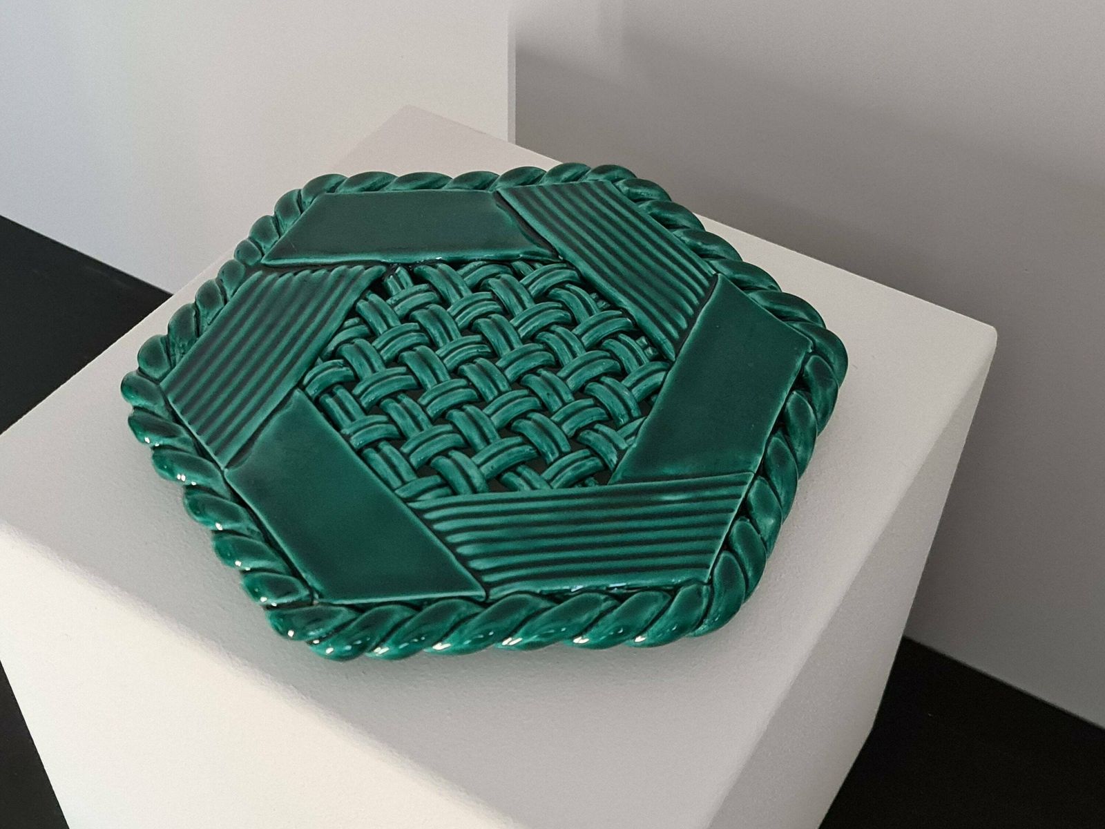 Trivety Signed Vallauris Fpp In Massier Green / 50s / French Ceramics / Craftsmanship / France / Twentieth Century
