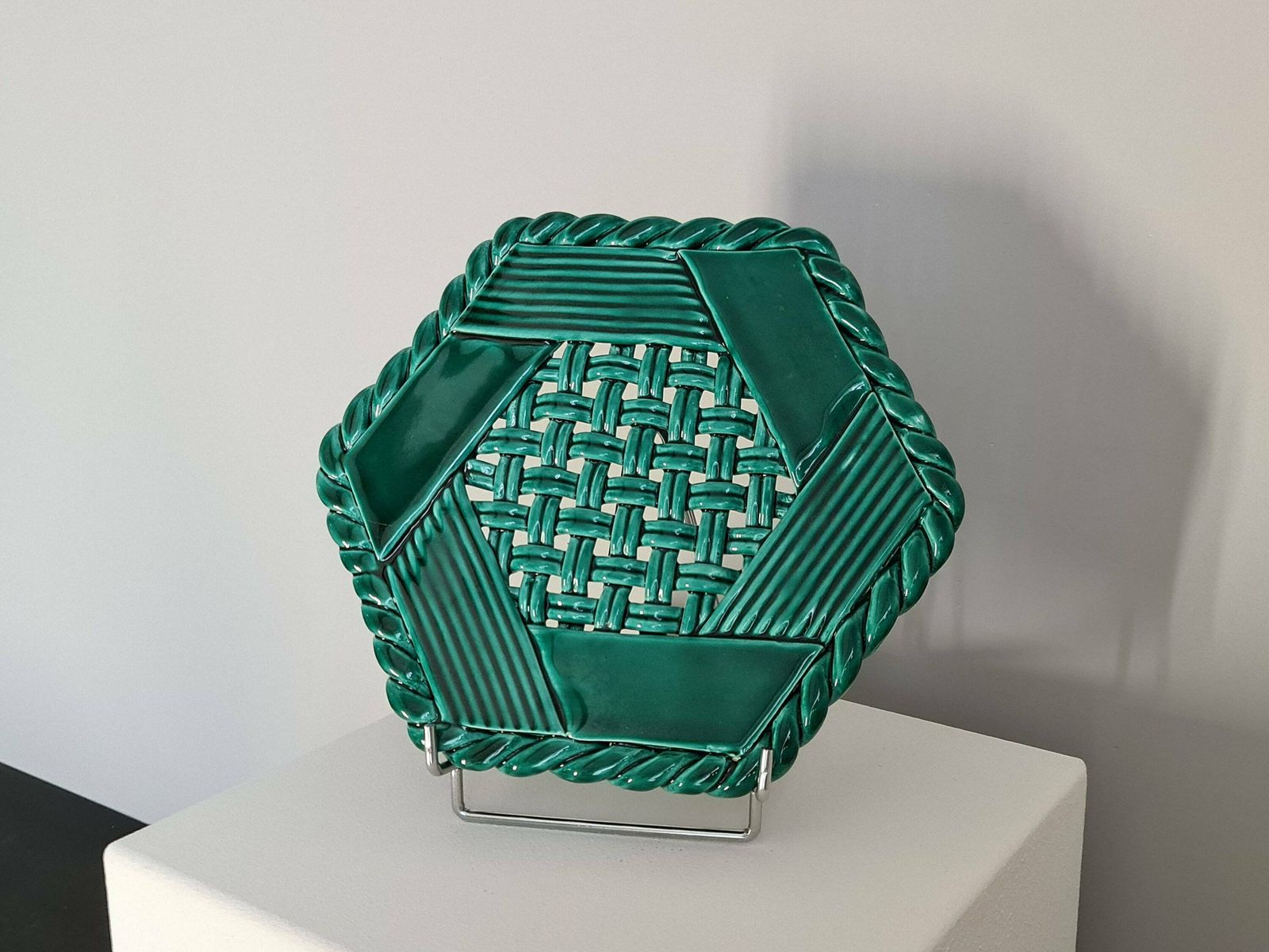 Trivety Signed Vallauris Fpp In Massier Green / 50s / French Ceramics / Craftsmanship / France / Twentieth Century photo Home Decor
