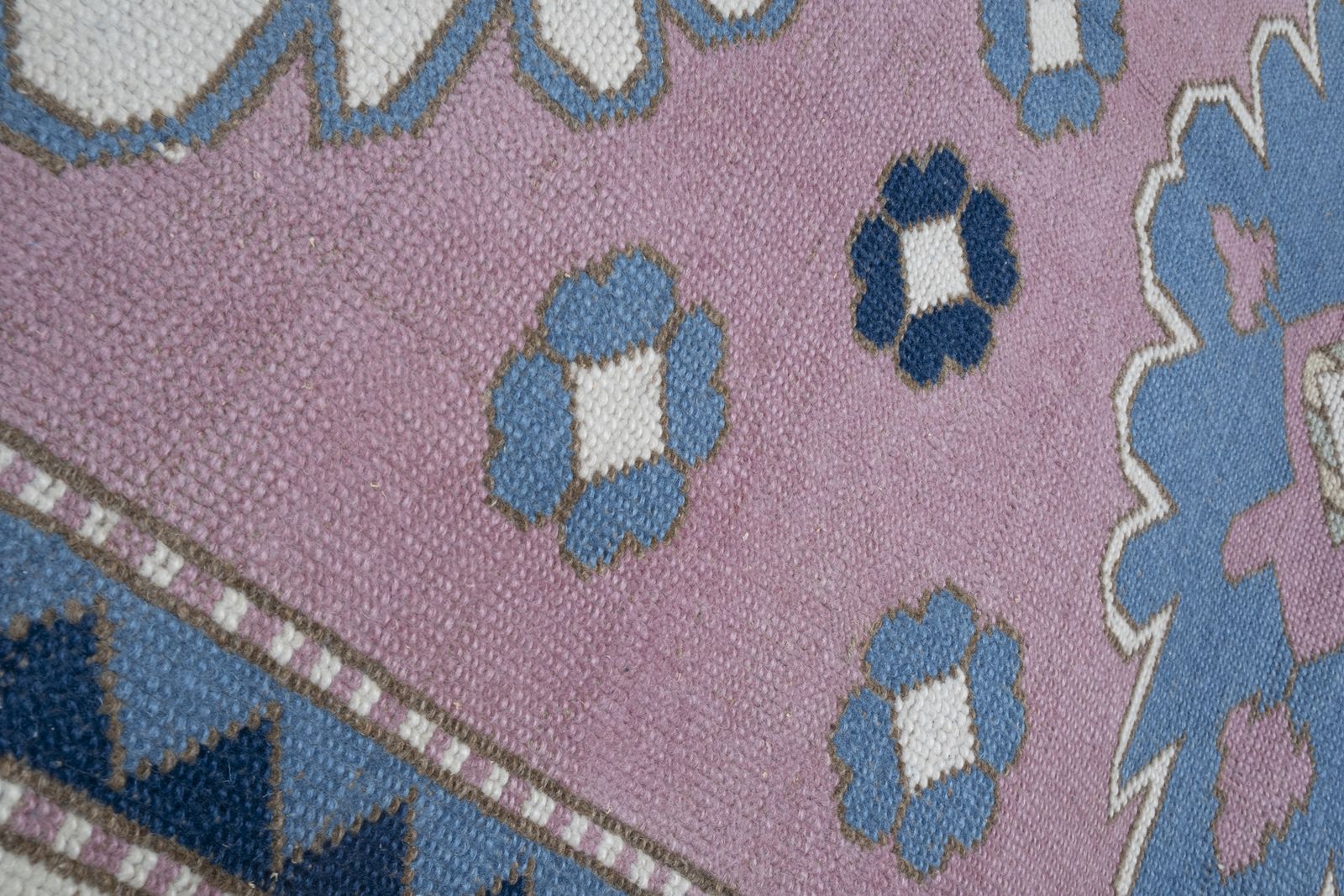 photo furniture Handknotted Turkish Kars Rug   Designer Carpet