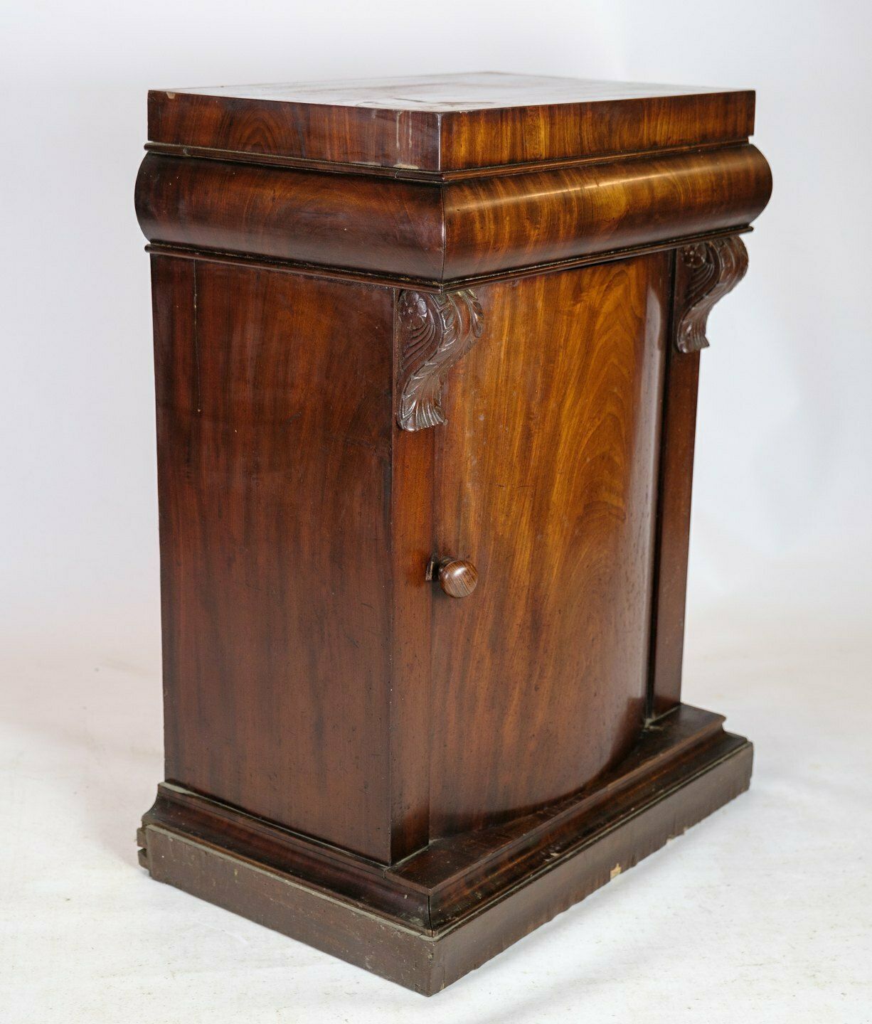 Entrance Furniture In Mahogany With Curved Front From 1860s photo 630.0