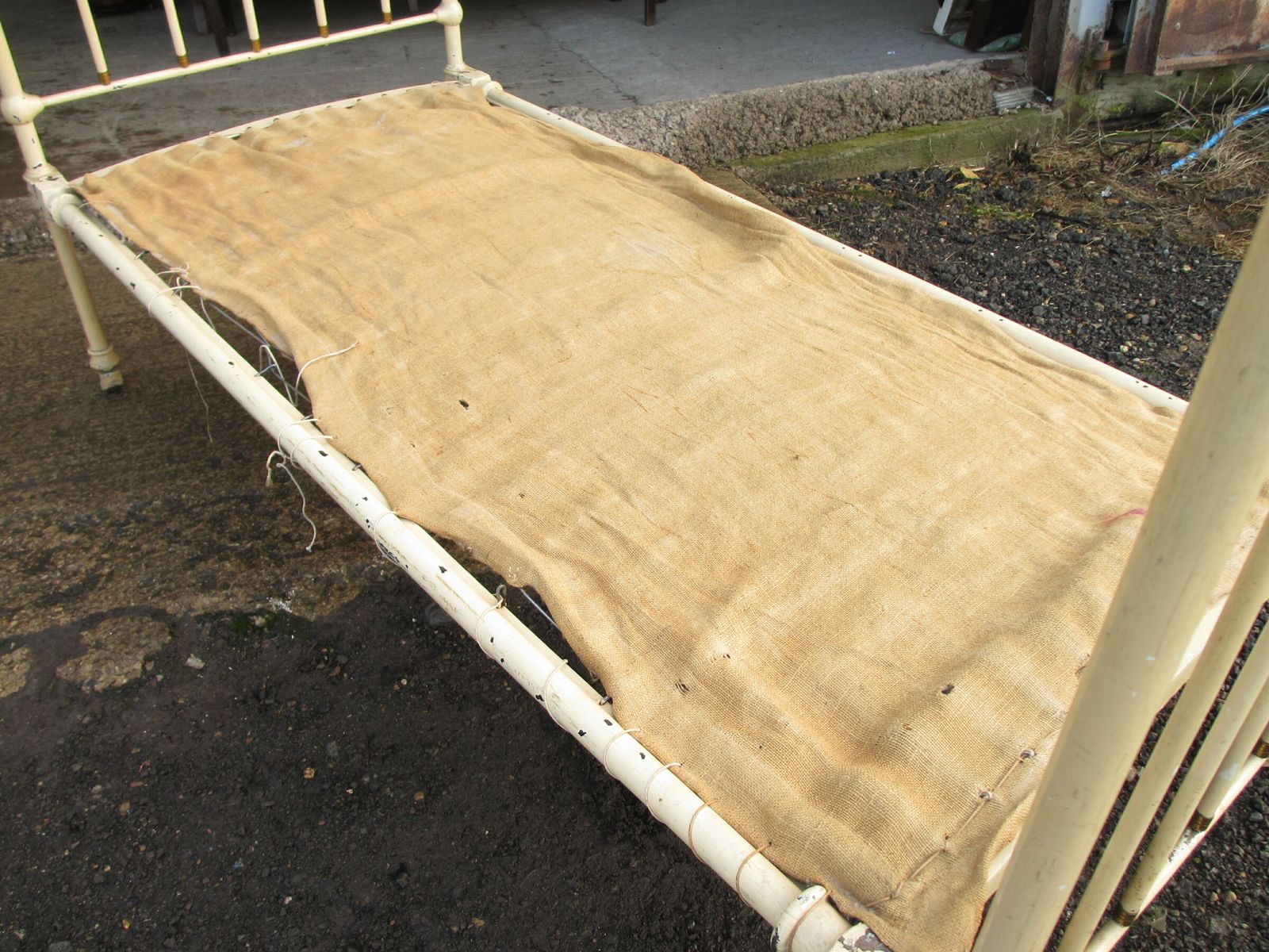 photo furniture Victorian Brass And Iron Painted Single Bed