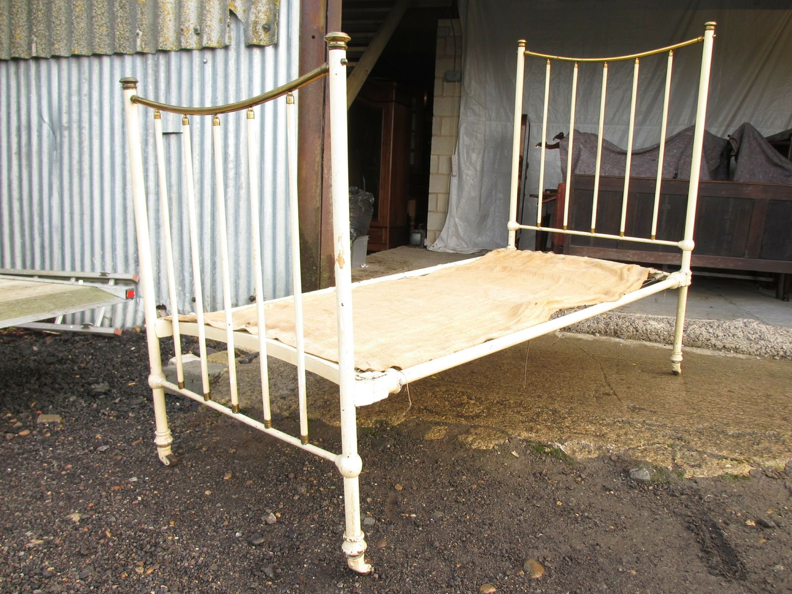 photo vintage Victorian Brass And Iron Painted Single Bed