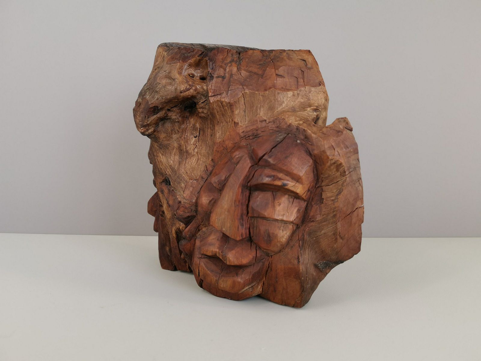 photo furniture Sculpture Of 2 Faces On Wood, Raw Art / Brutalist / Modernist / Art / 50s / Mid Century / 1950 / France / Twentieth Century