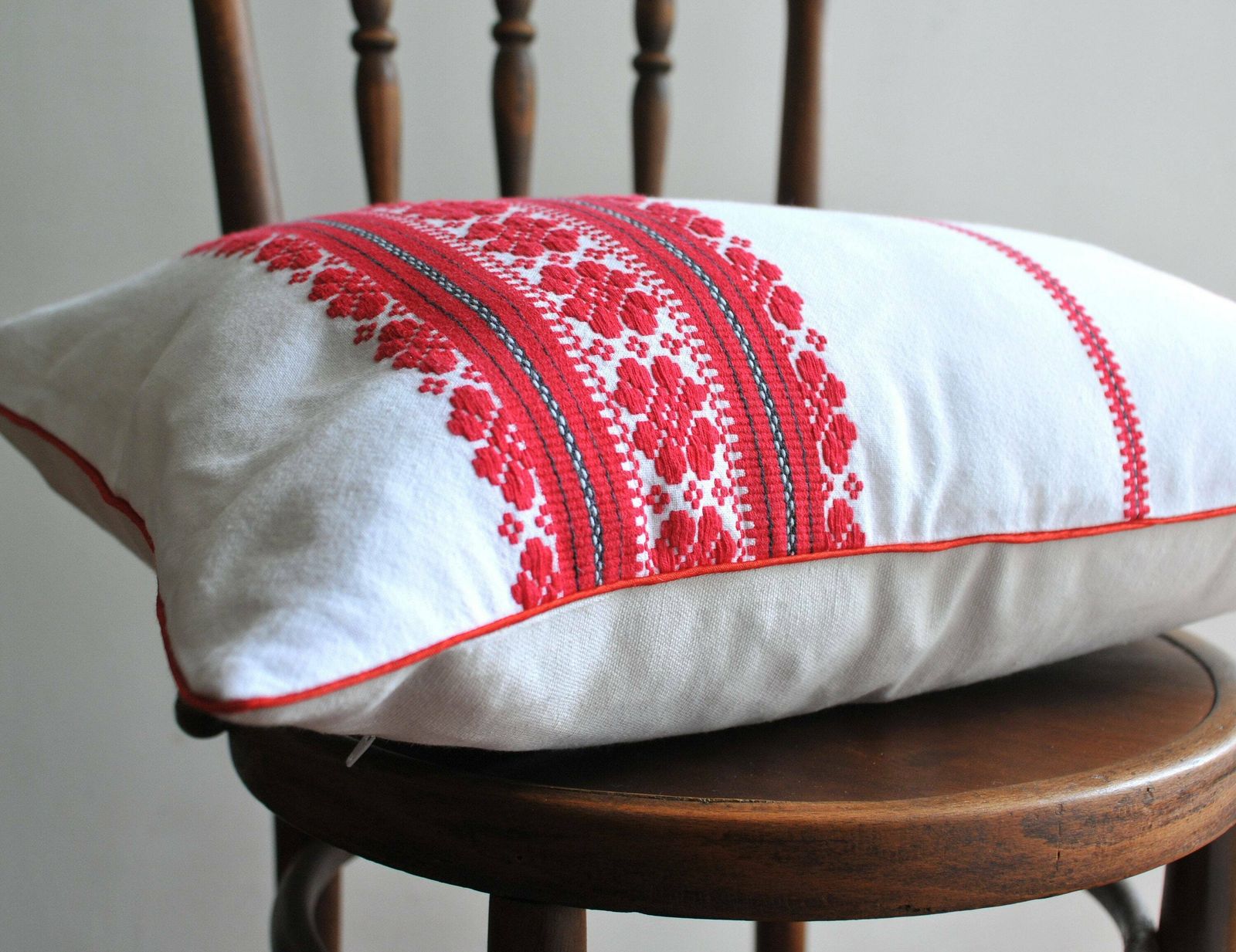 Large Vintage Ethnic Woven Throw Pillowcase   Red And White Decorative Pillow With Satin Piping   Rustic Farmhouse Style Pillow Cover photo Textiles