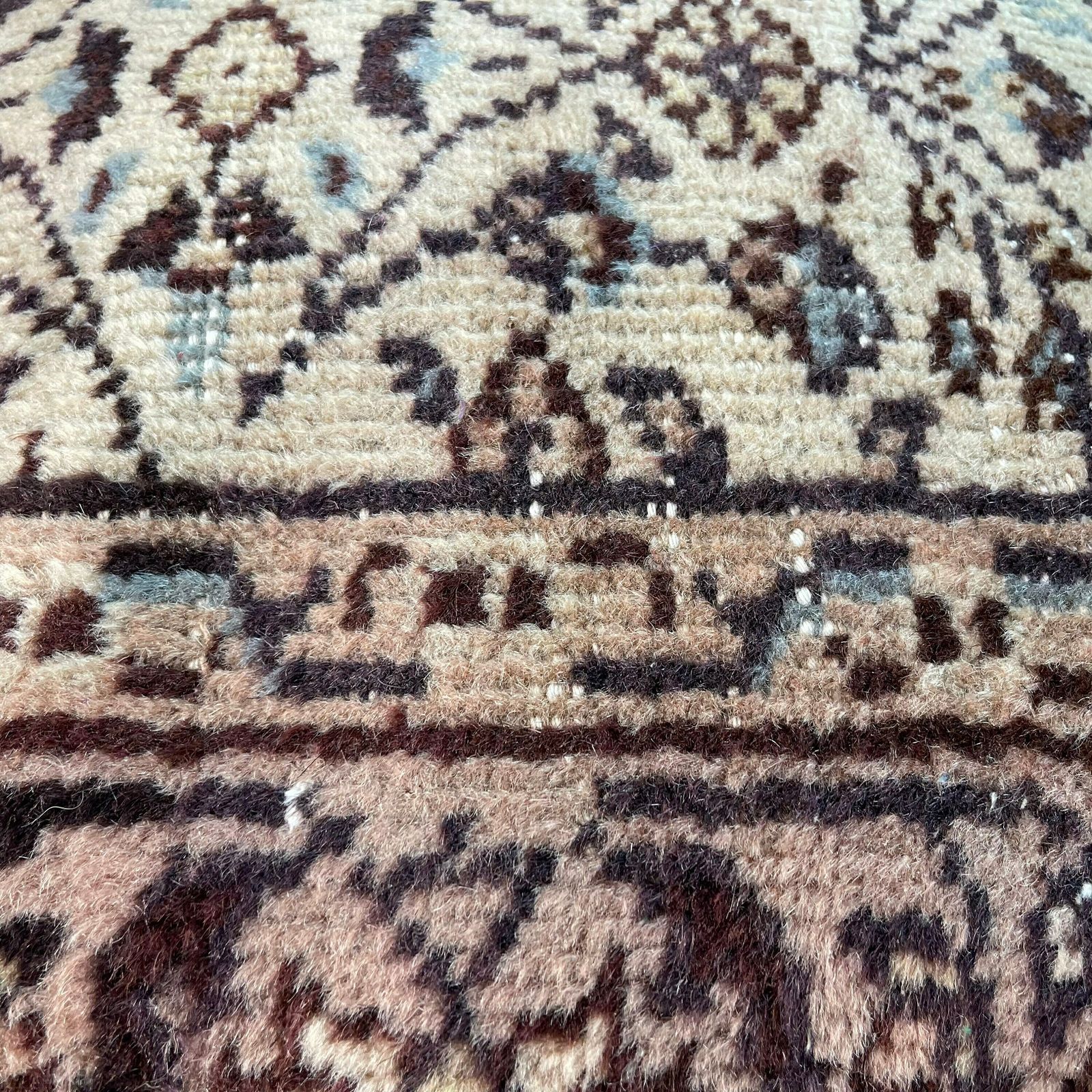 18'' X 18'' Vintage Hand Made Rug Cushion Cover, 45 X 45 Cm Decorative Rug Pillow Cover, Large Vintage Turkish Rug Cushion Cover photo Textiles