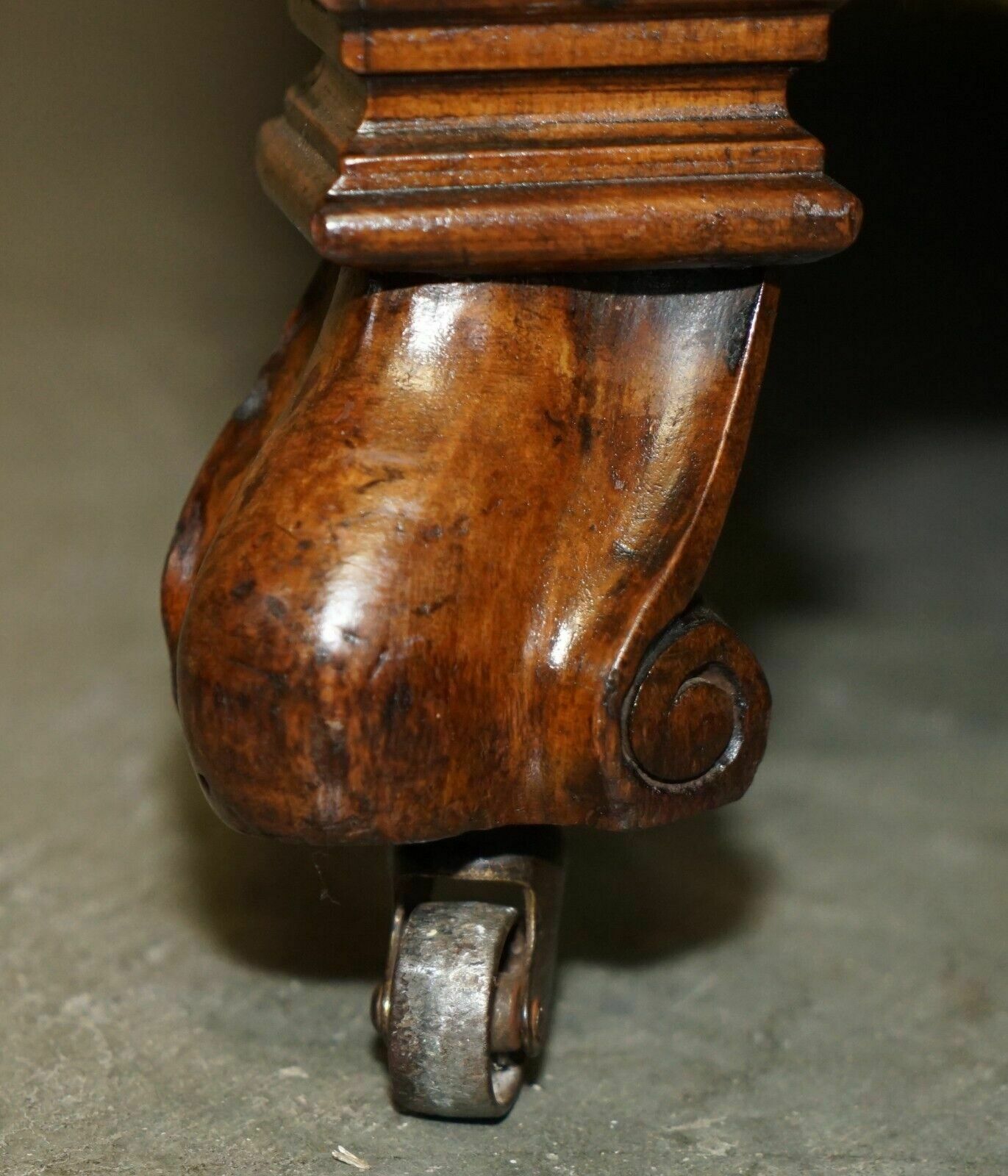 photo vinterior Fine & Important Pair Of Antique Hand Carved Burr Walnut Brown Leather Armchairs
