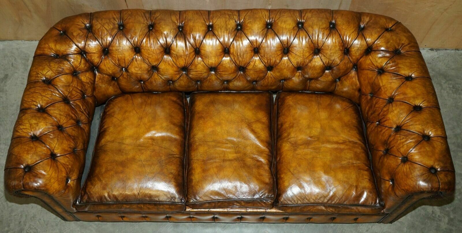 photo vinterior Super Rare Fully Restored Vintage Cigar Brown Leather Chesterfield Sofa Bed